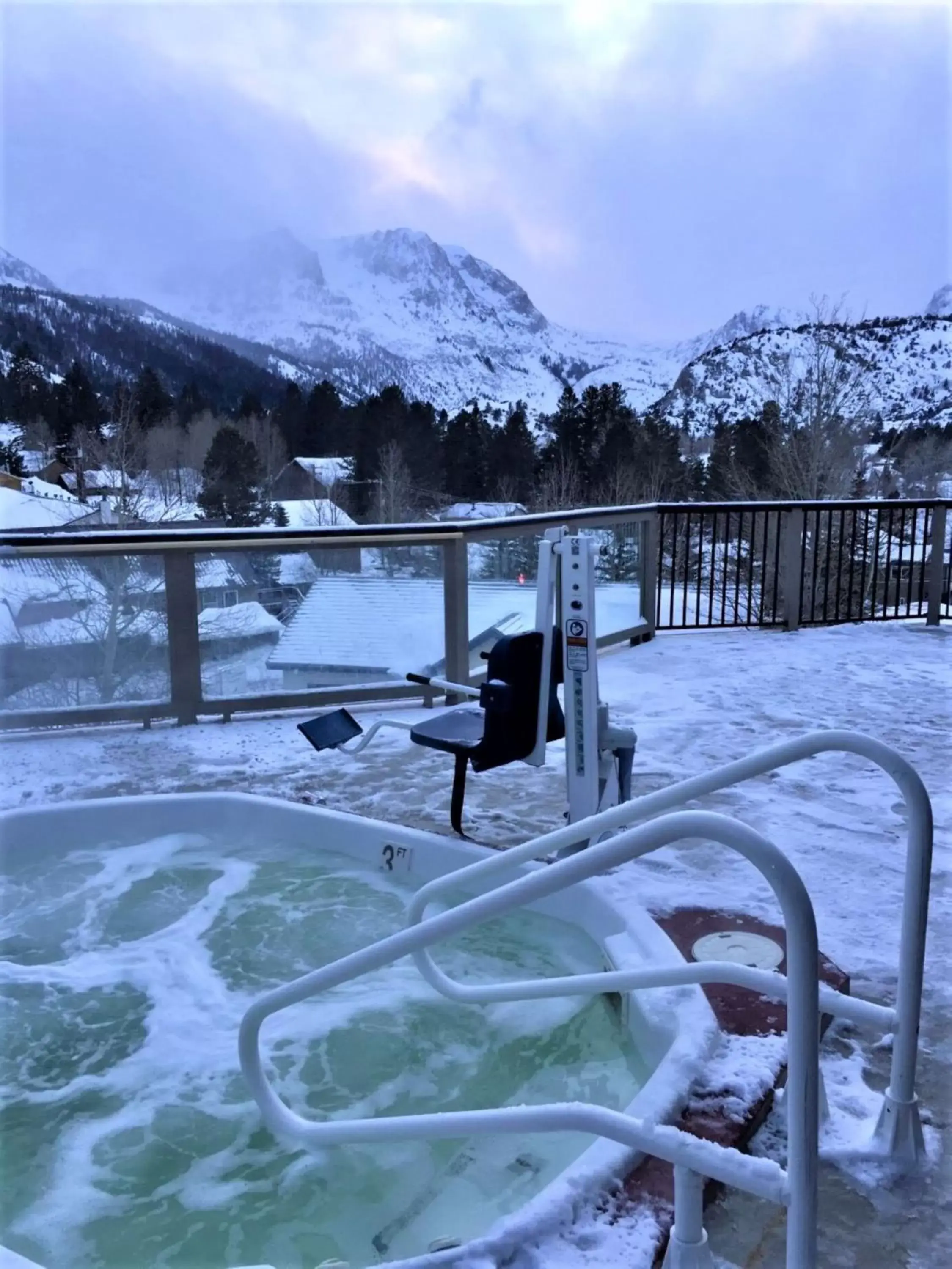 Hot Tub, Winter in Heidelberg Inn