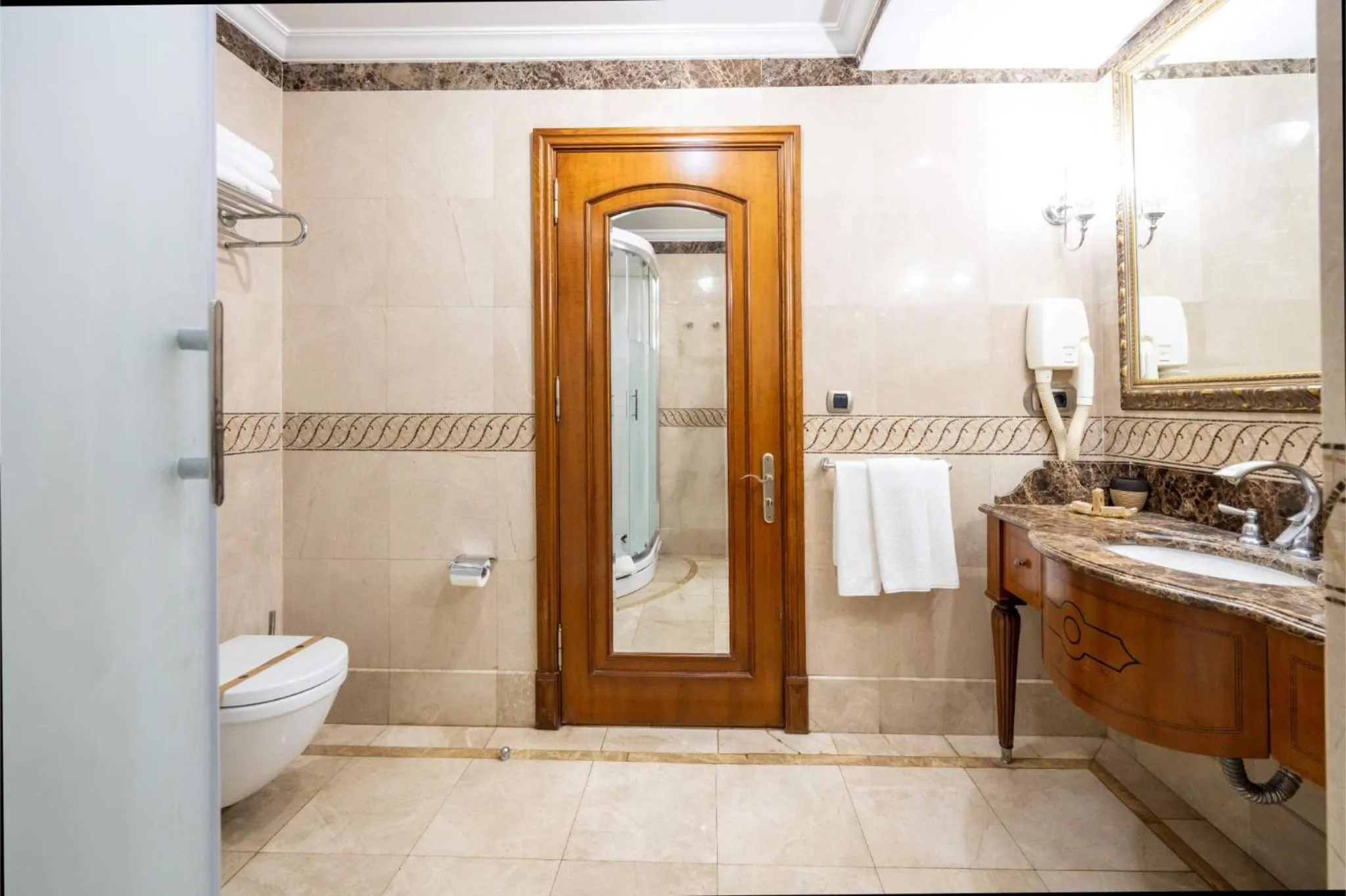 Toilet in The Central Palace Taksim