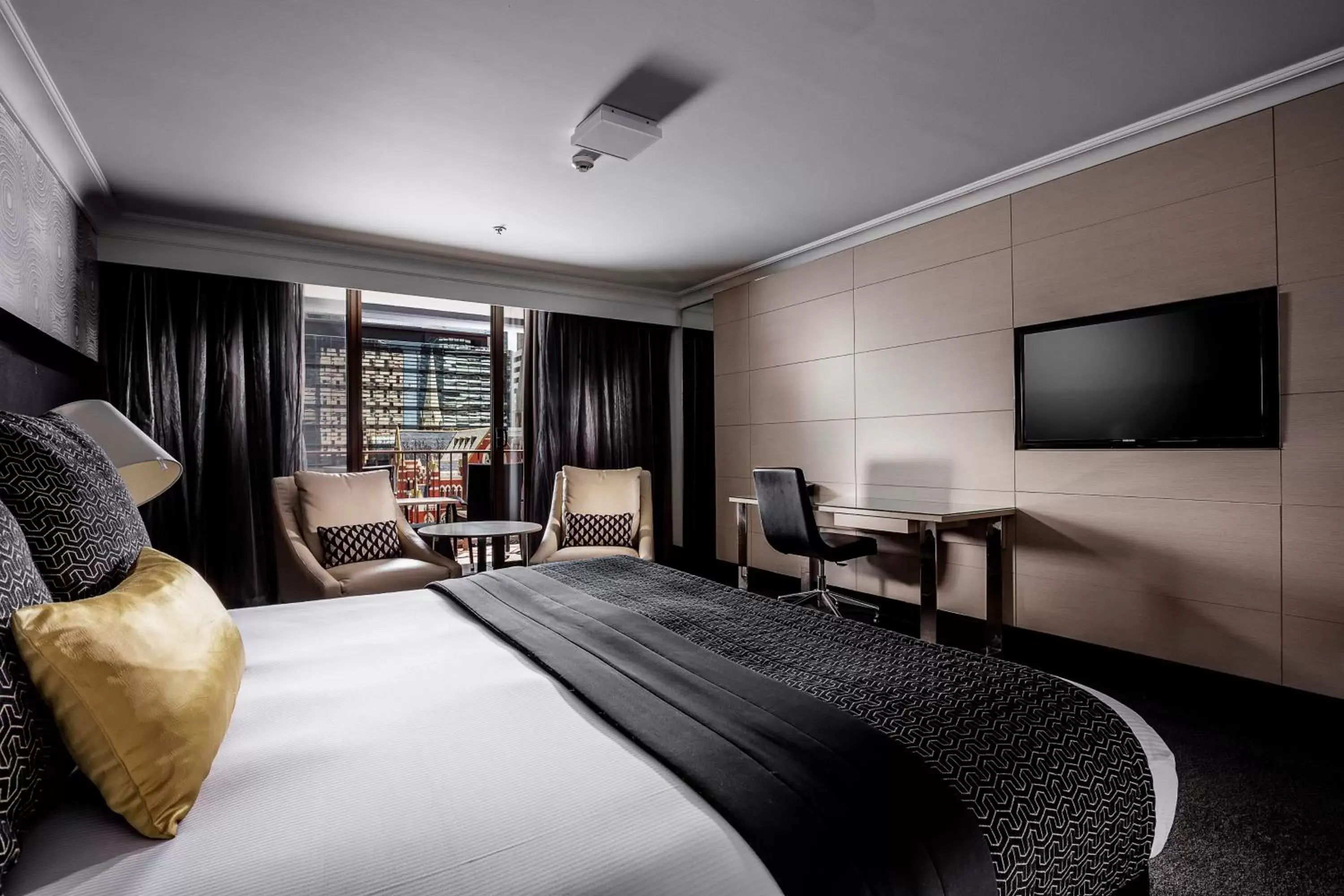 Deluxe King Room with Balcony in Pullman Brisbane King George Square