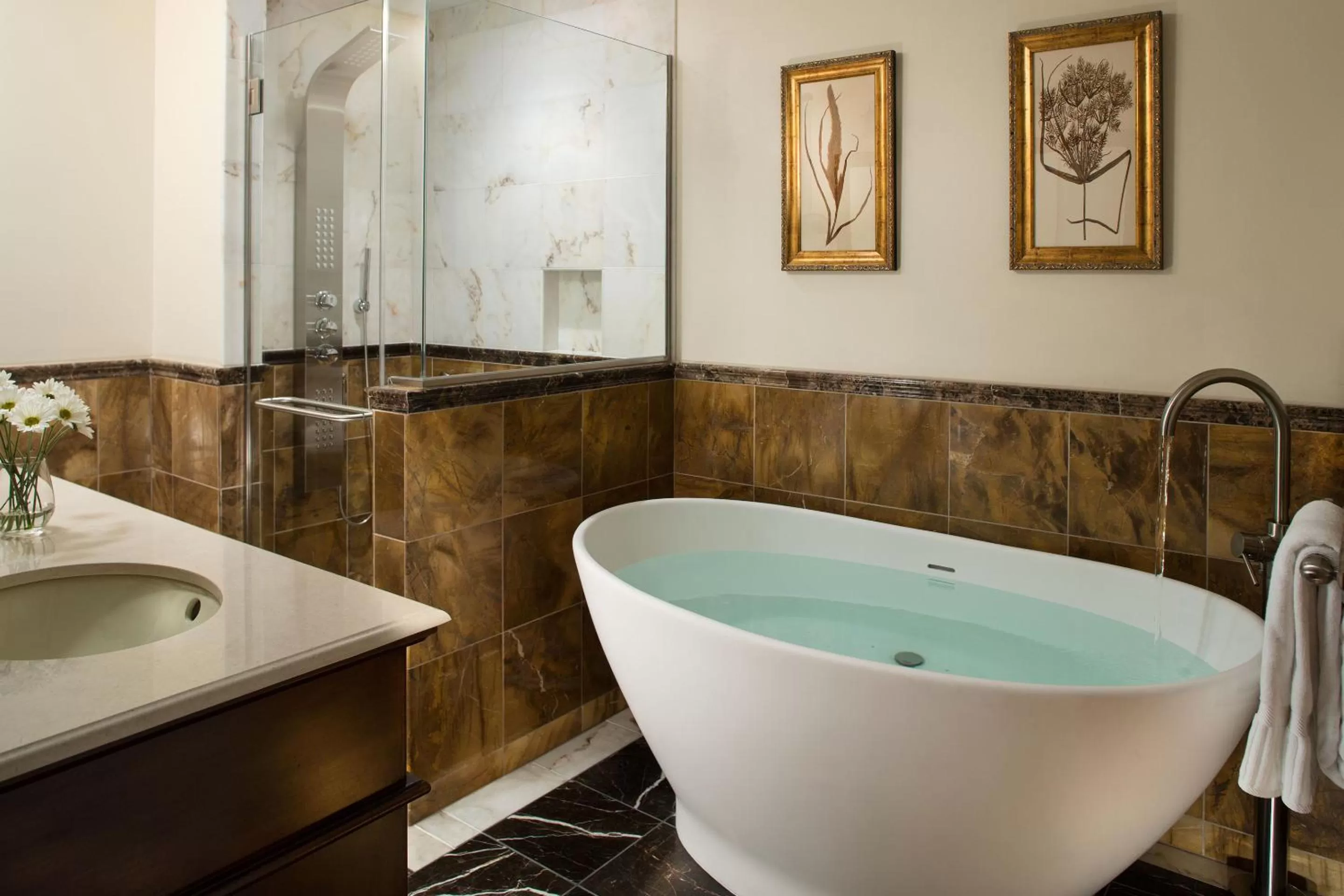 Shower in 16 Bay View