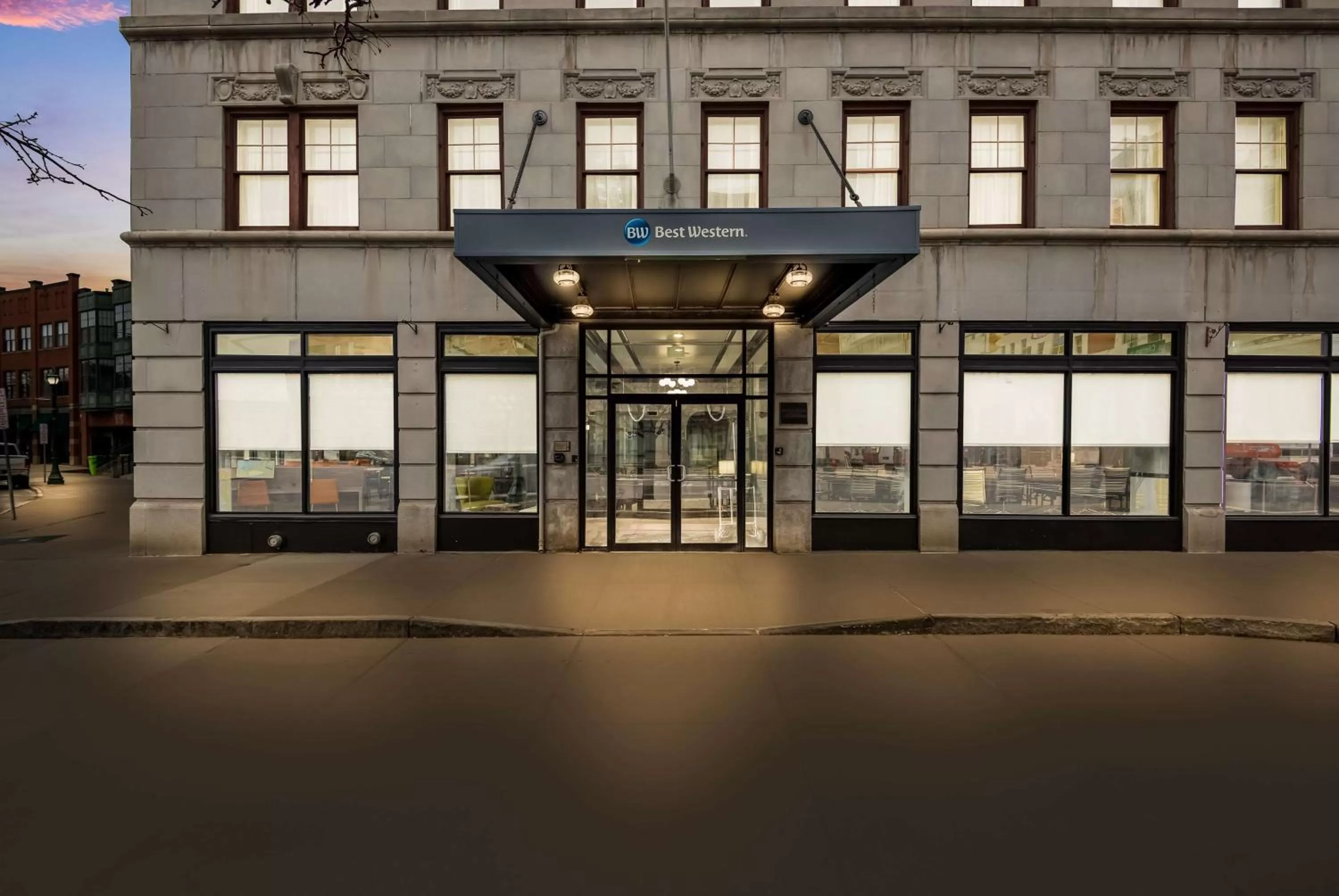 Property building in Best Western Syracuse Downtown Hotel and Suites