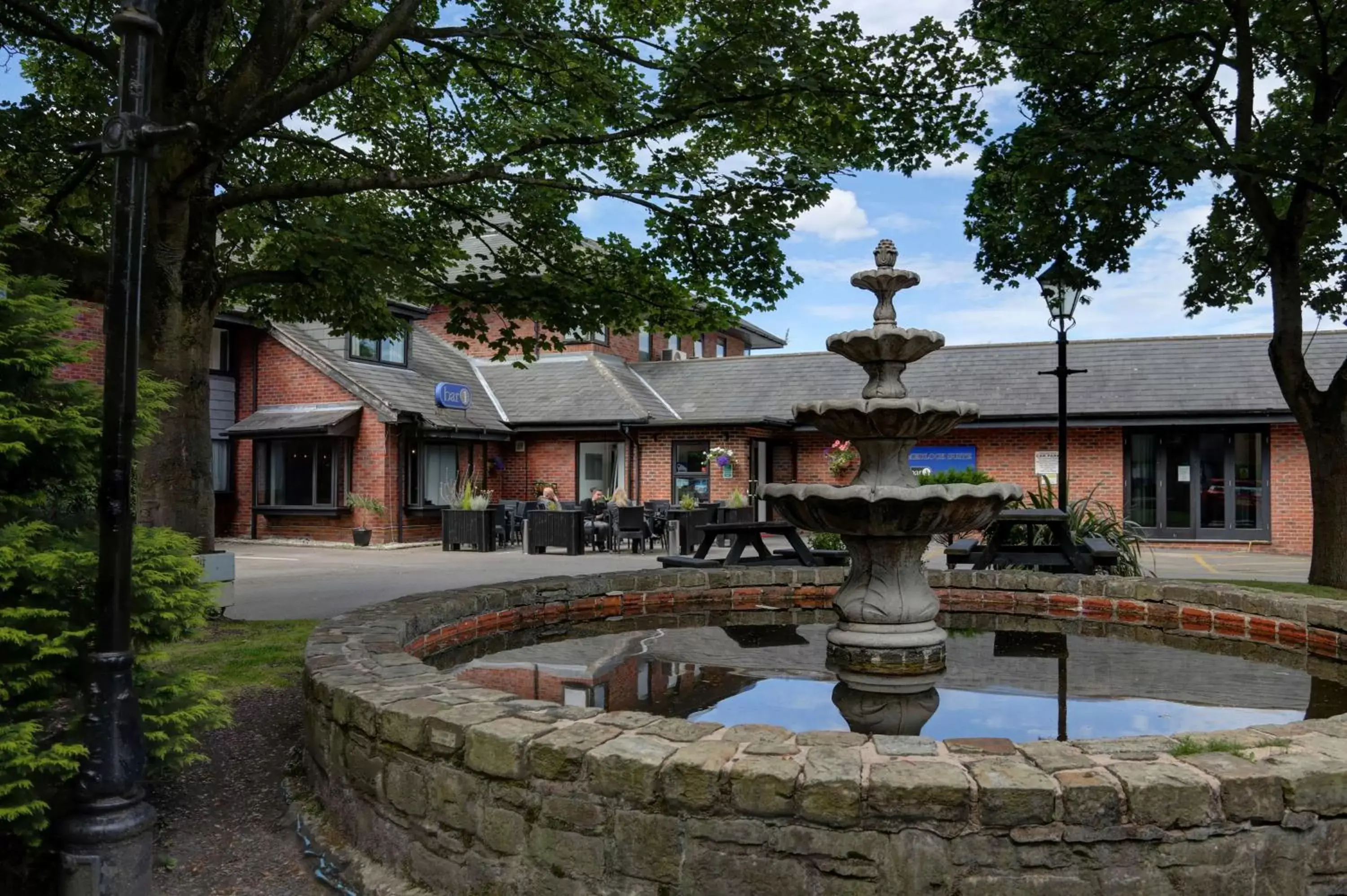 Property building in Holiday Inn - Manchester - Oldham by IHG Property building in Holiday Inn - Manchester - Oldham by IHG