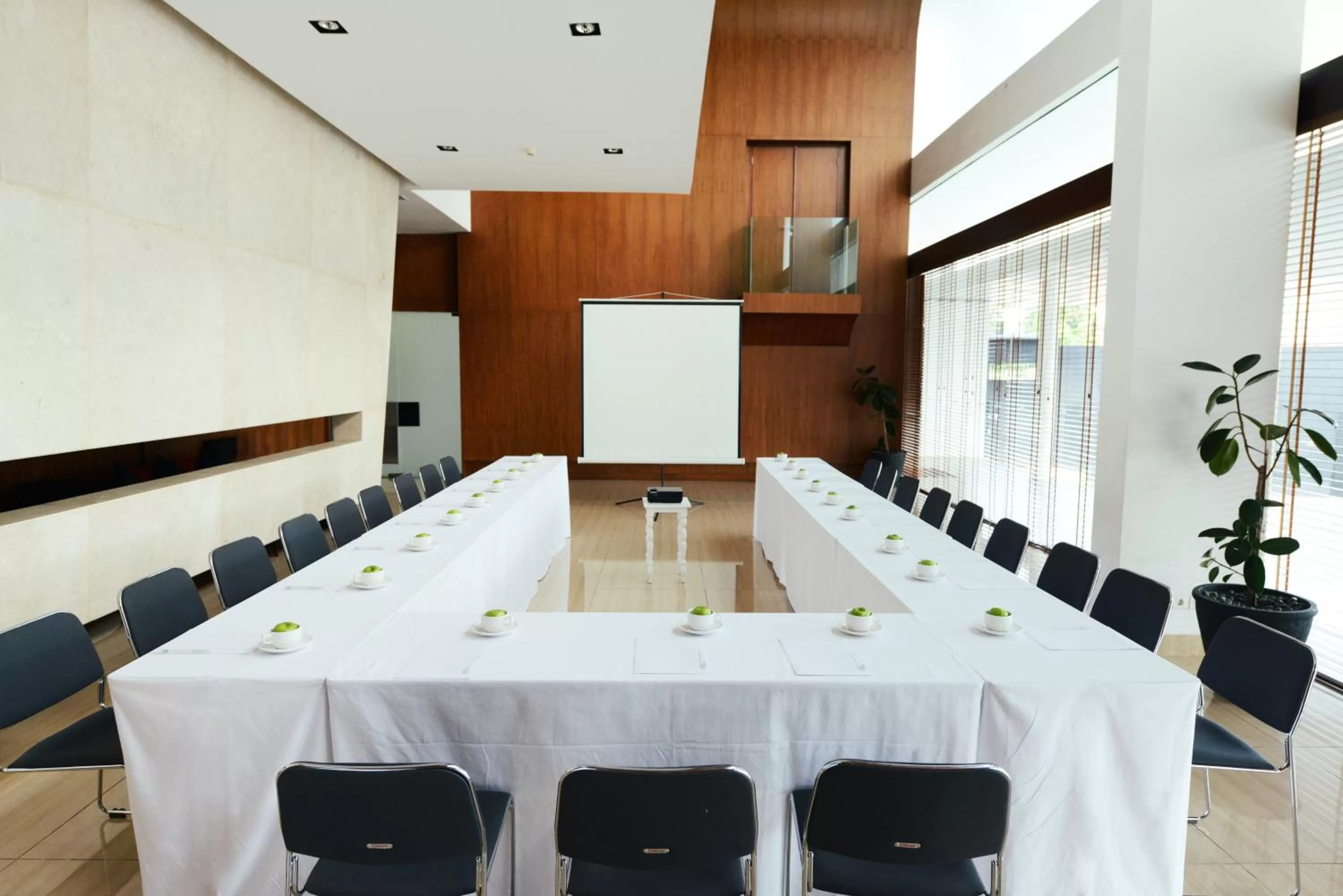 Business facilities in Morrissey Hotel