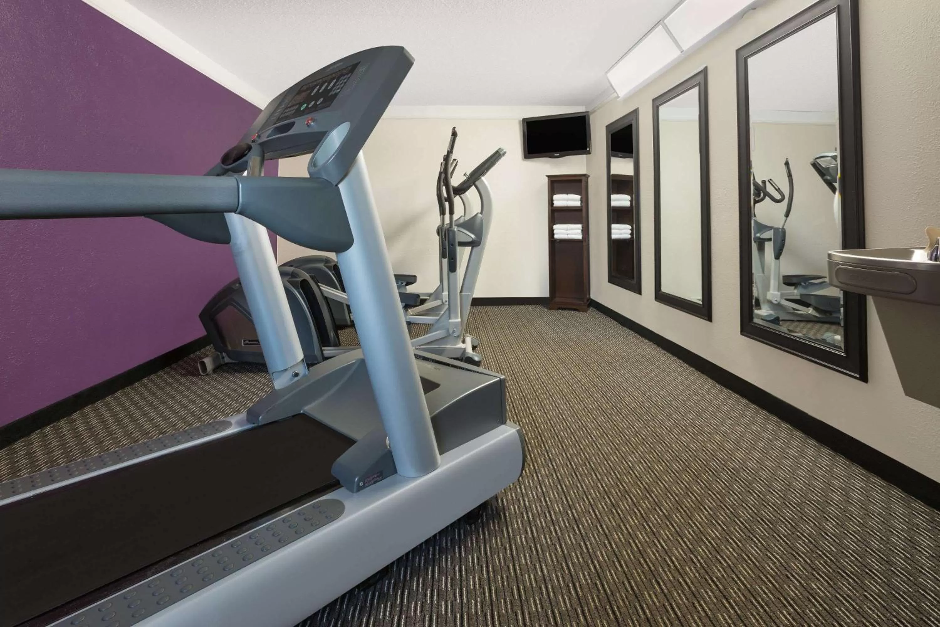 Fitness centre/facilities in Baymont by Wyndham Greenville Woodruff Rd