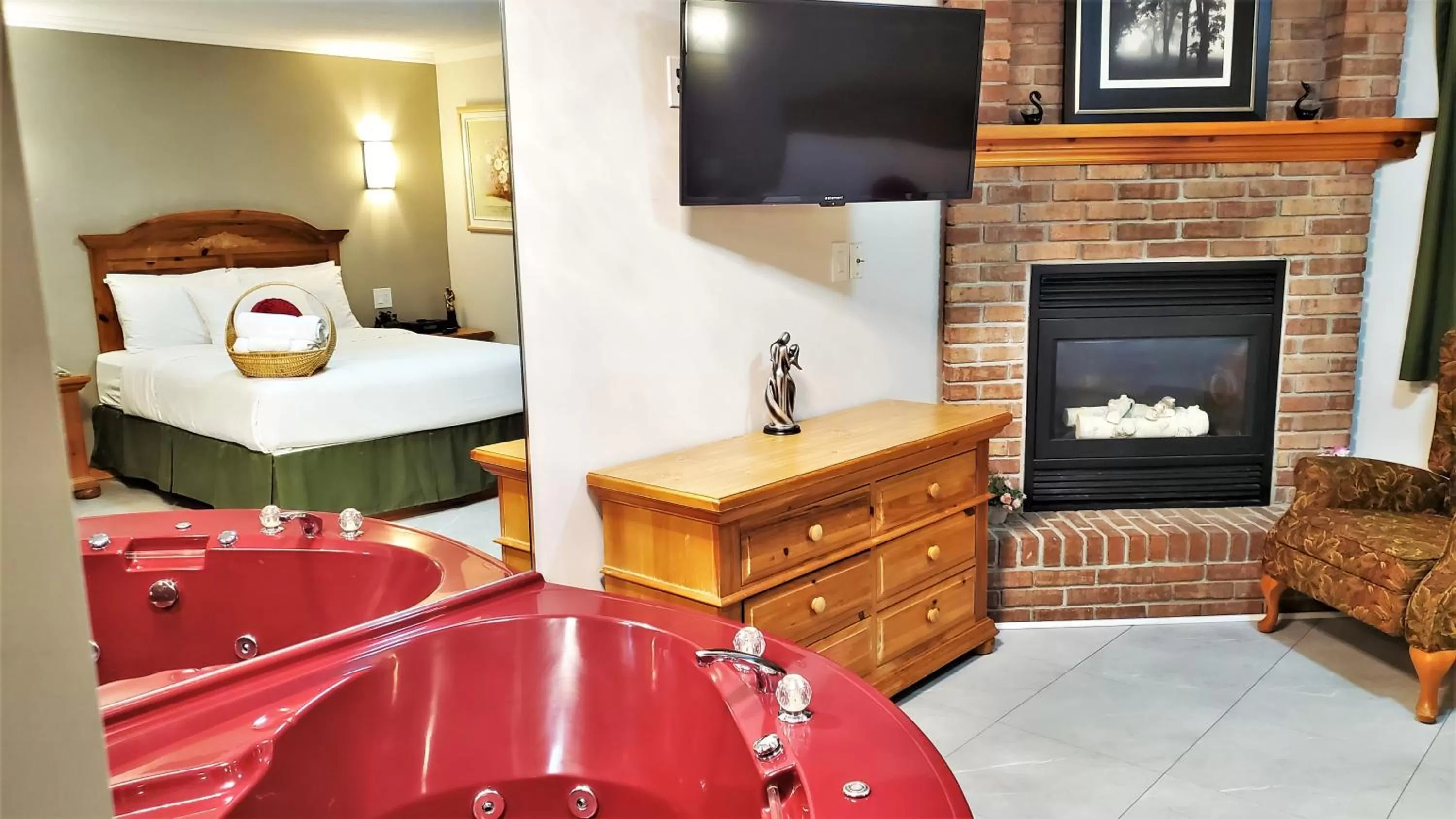 Bed in Knights Inn Colonial Fireside Inn