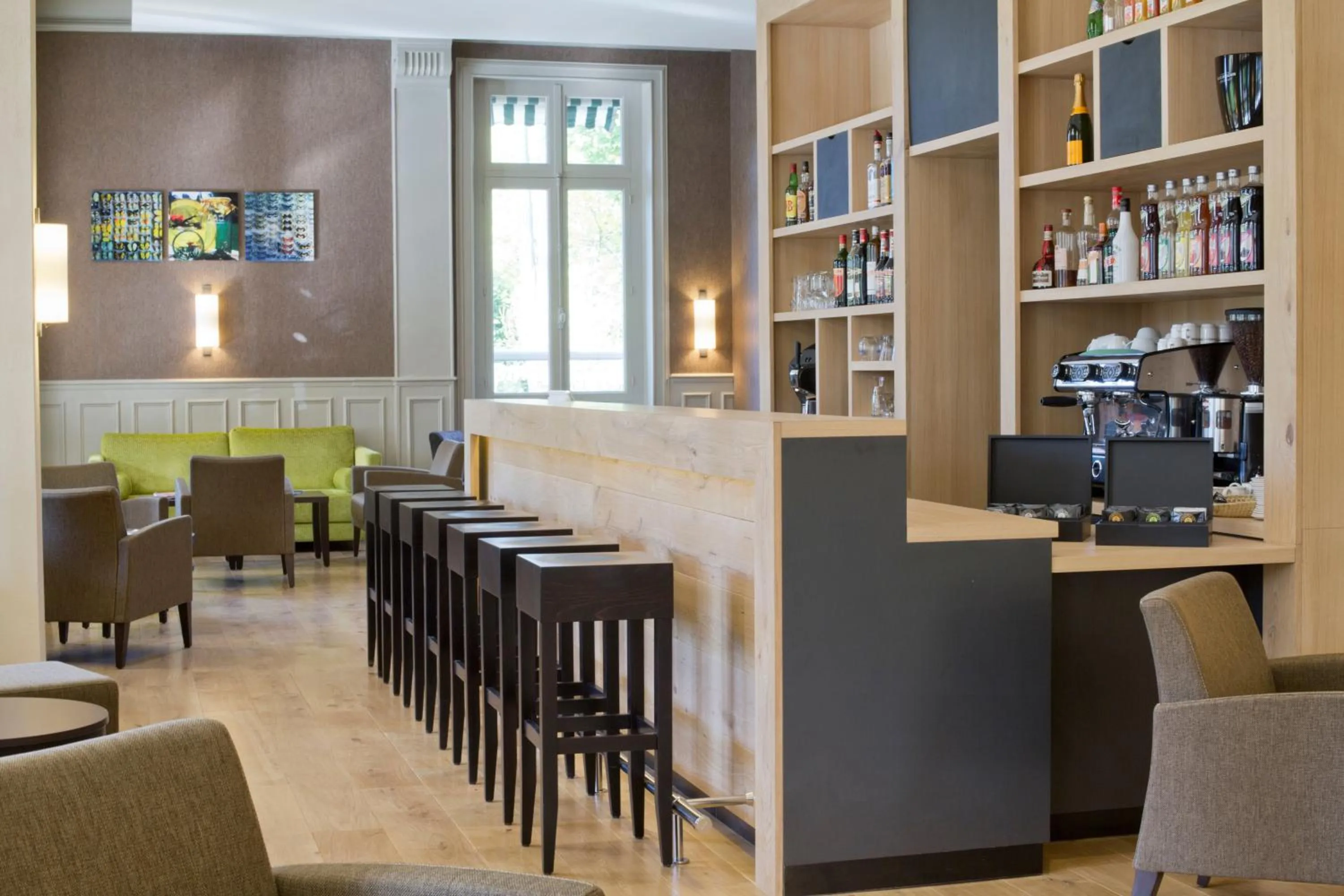 Lounge or bar in Logis Les Loges du Parc