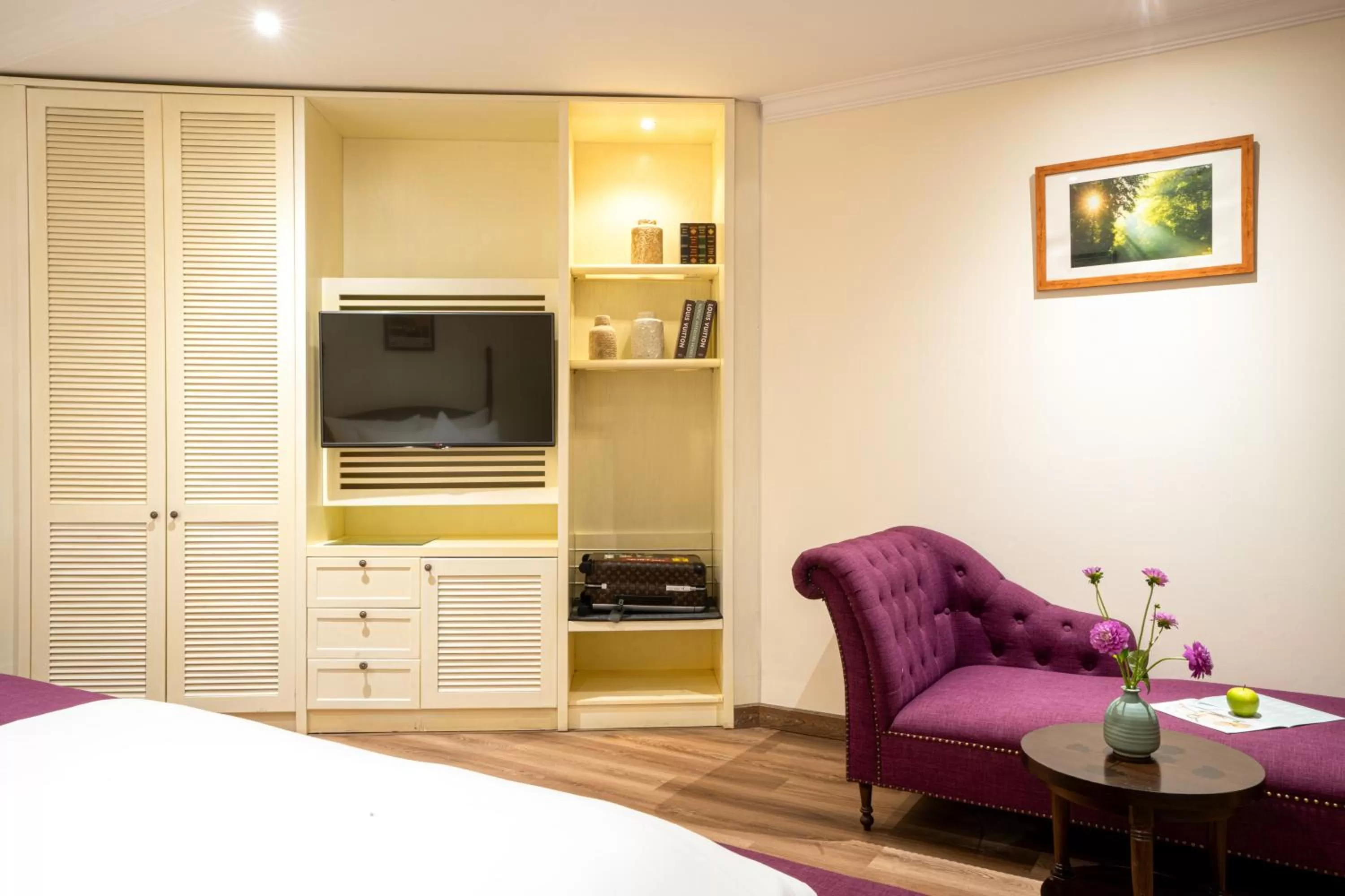 Seating area, Bed in Alagon City Hotel & Spa