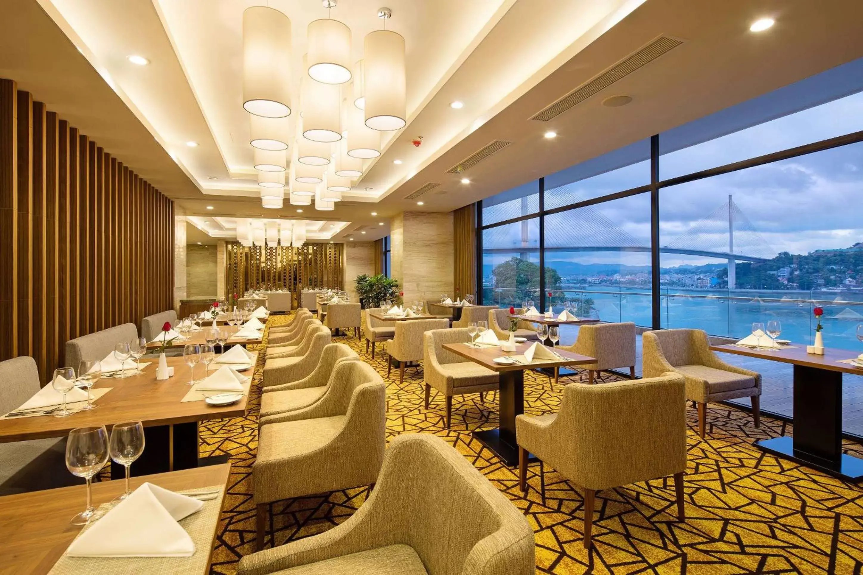 Restaurant/Places to Eat in Wyndham Legend Halong