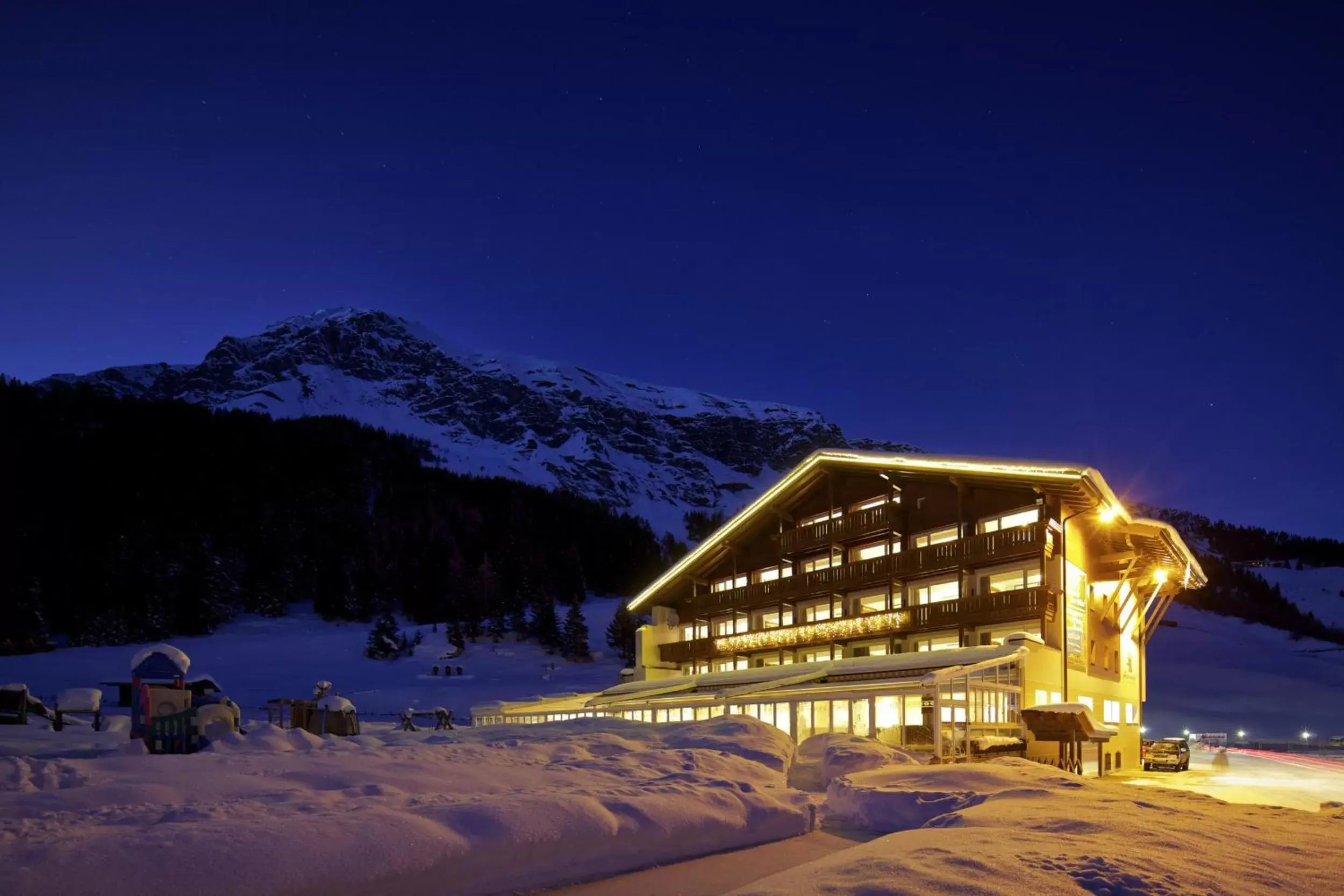 Facade/entrance, Winter in Kinder- & Gletscherhotel Hintertuxerhof