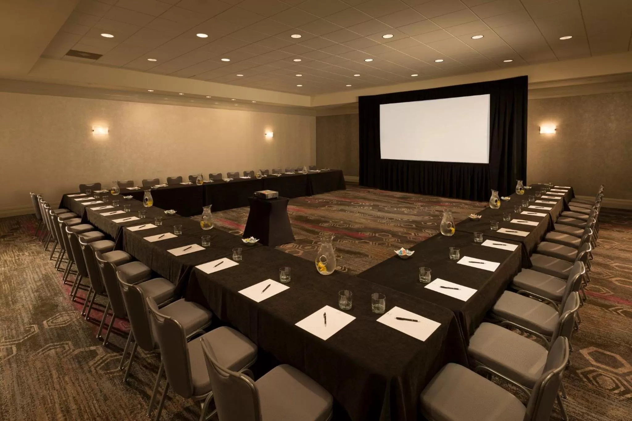 Meeting/conference room in Loews Hollywood Hotel