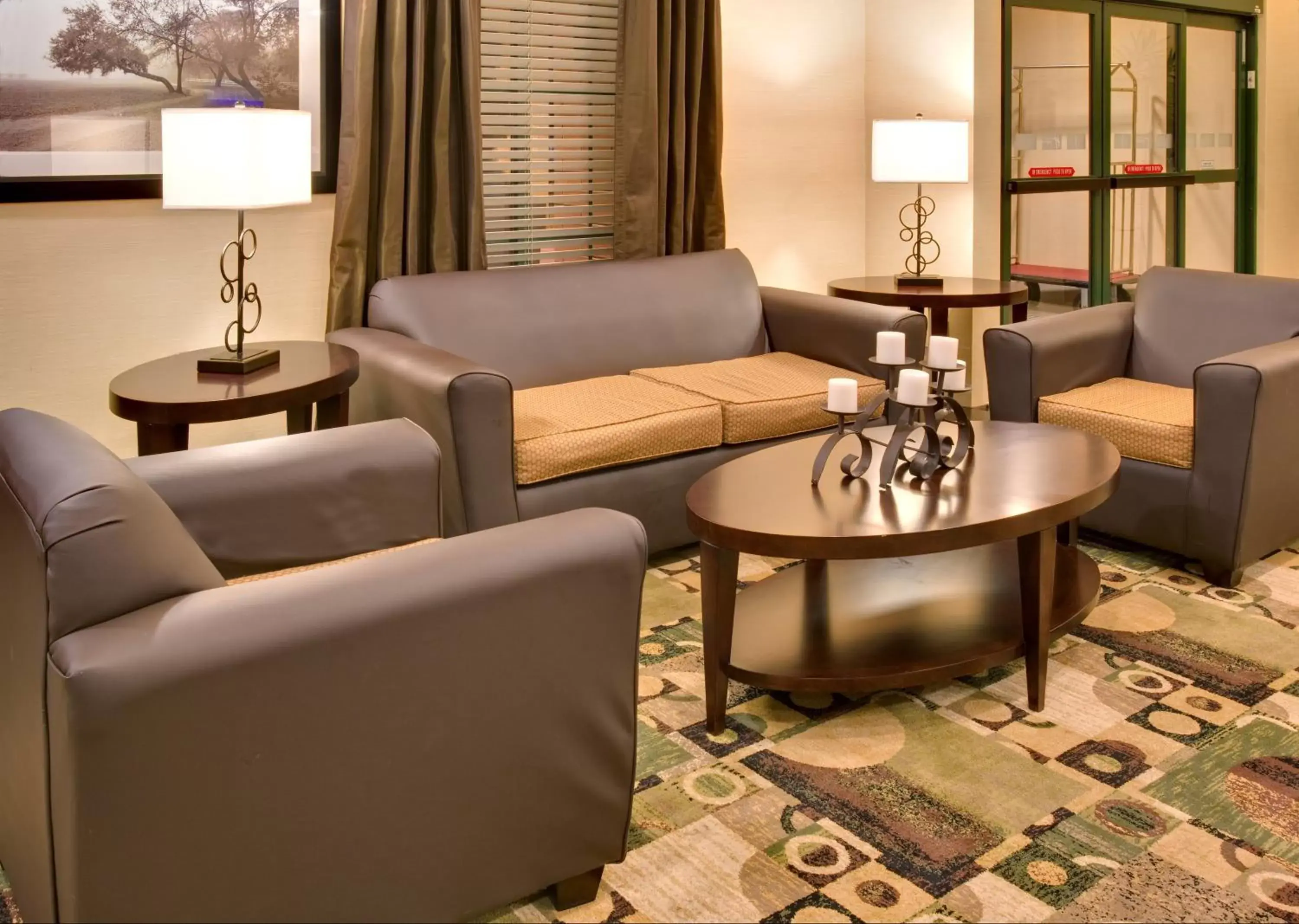 Breakfast, Seating Area in Holiday Inn Express Hotel & Suites Pleasant Prairie-Kenosha, an IHG Hotel