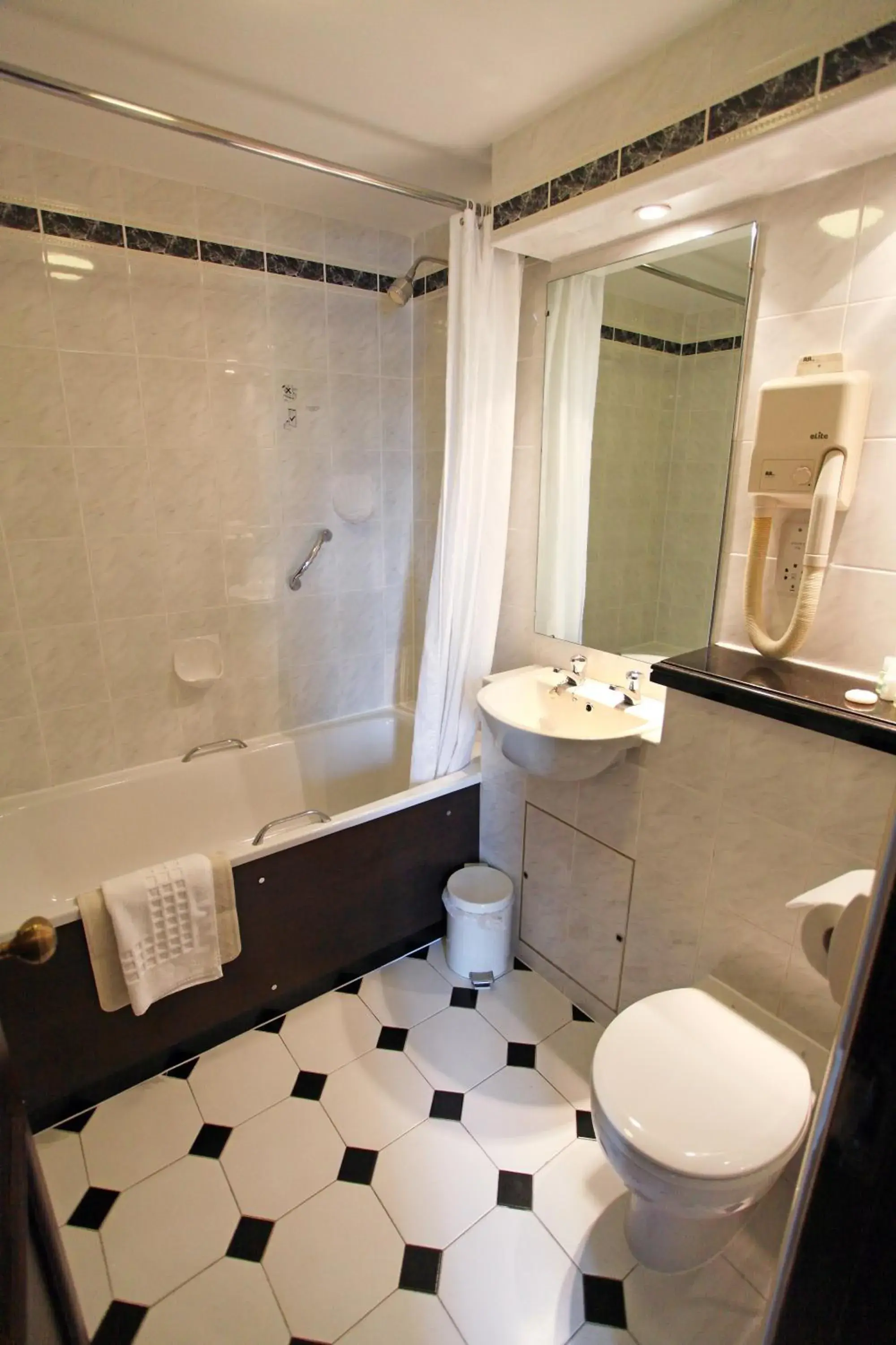 Bathroom in Best Western Plus Pinewood Manchester Airport-Wilmslow Hotel