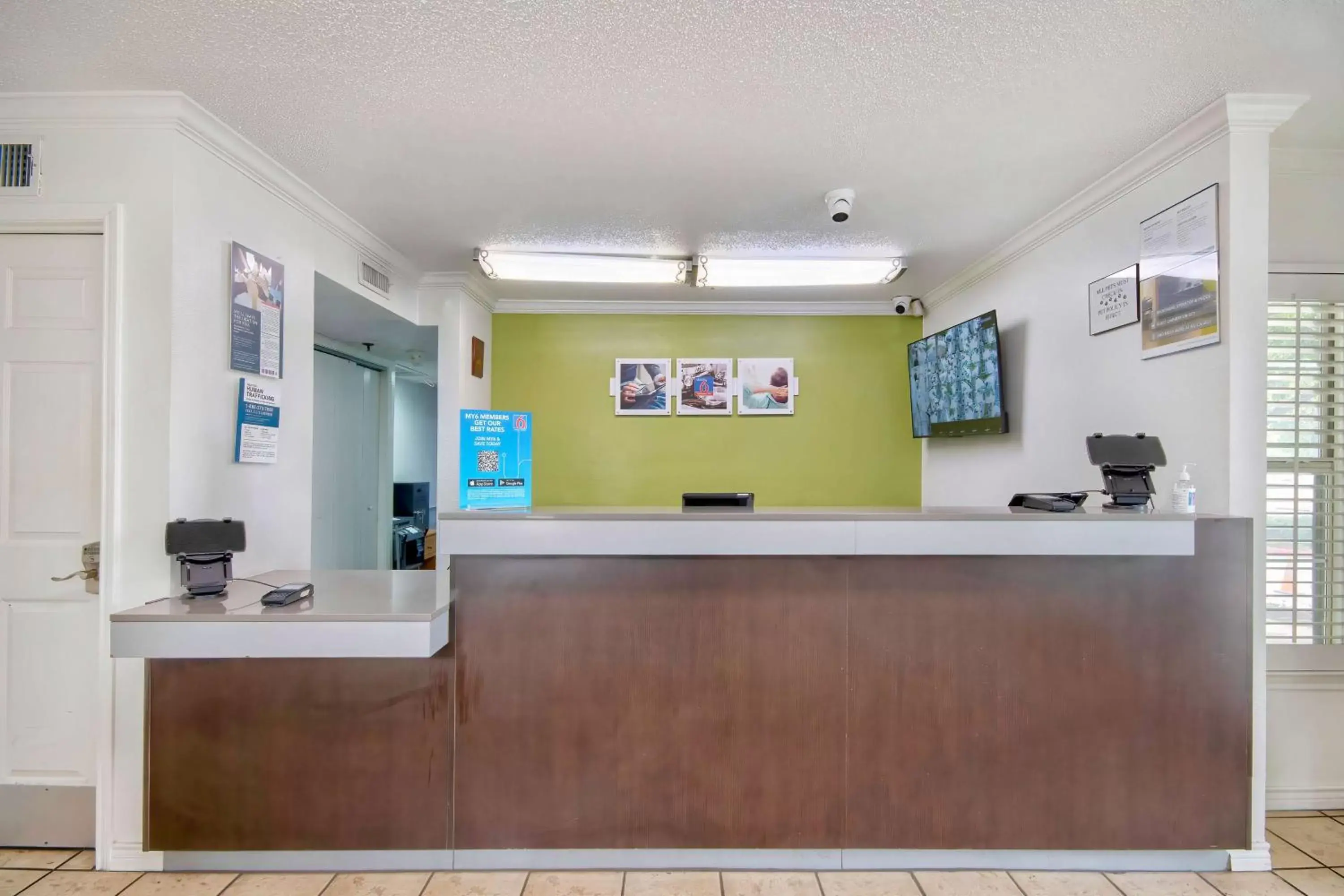 Lobby or reception in Studio 6-San Antonio, TX - Six Flags Lobby or reception in Studio 6-San Antonio, TX - Six Flags