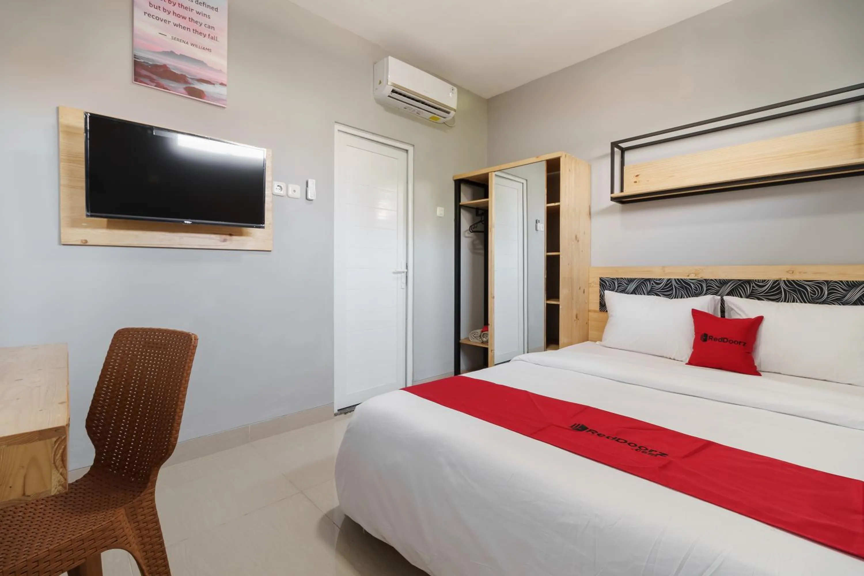 Bedroom in RedDoorz near Plaza Atrium Senen