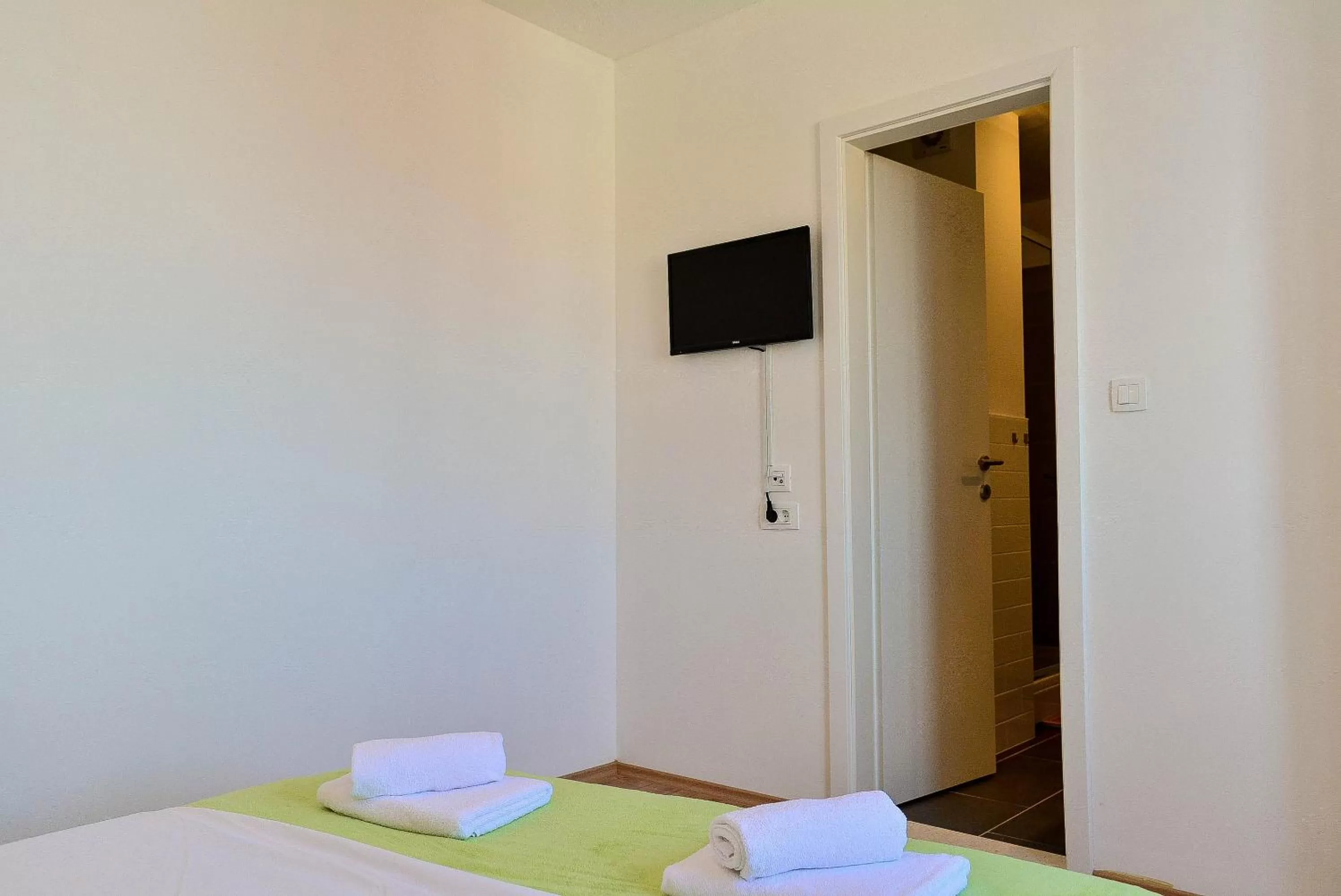 Photo of the whole room, Bed in Golden B&B