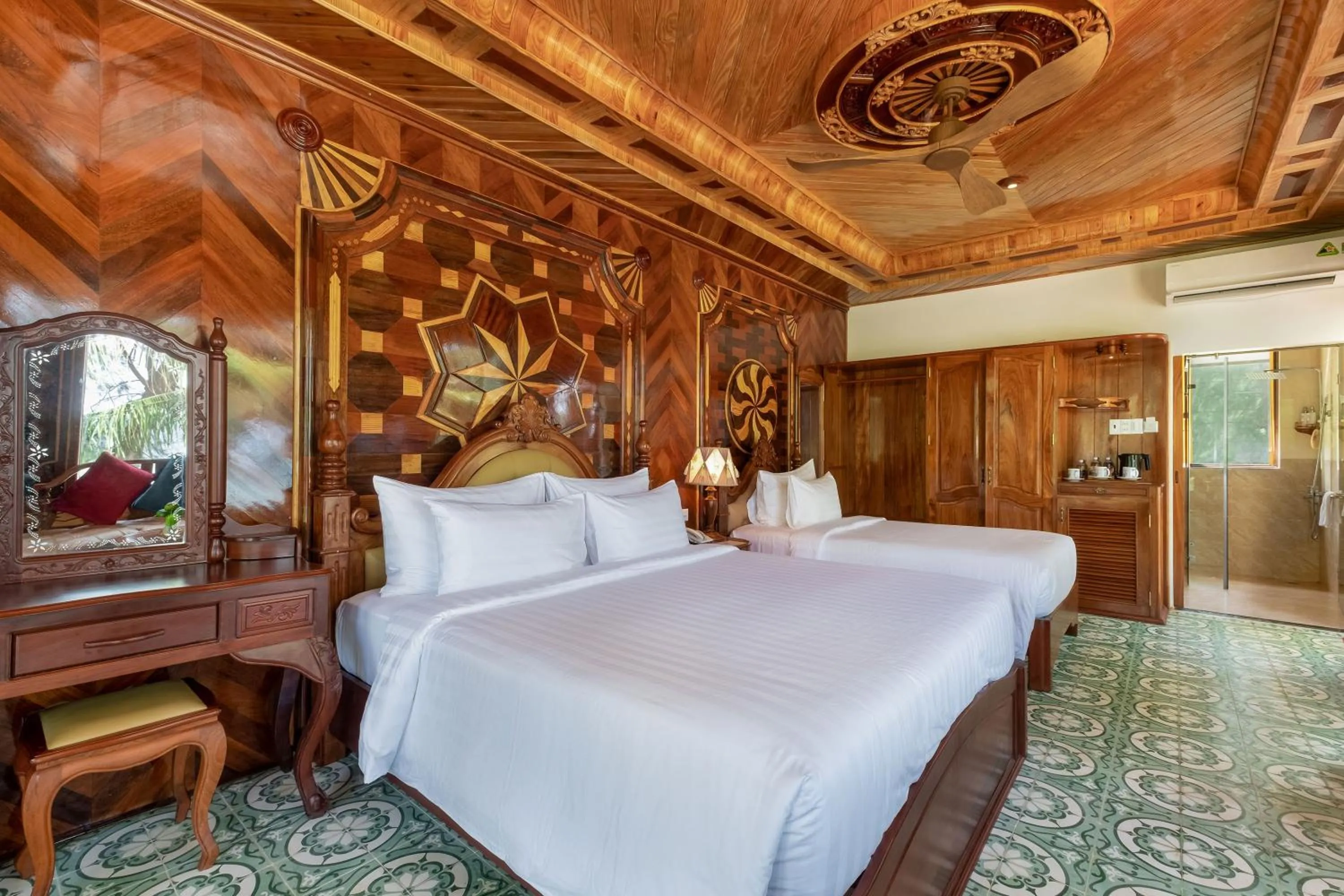 Bedroom, Bed in Coco Palm Beach Resort