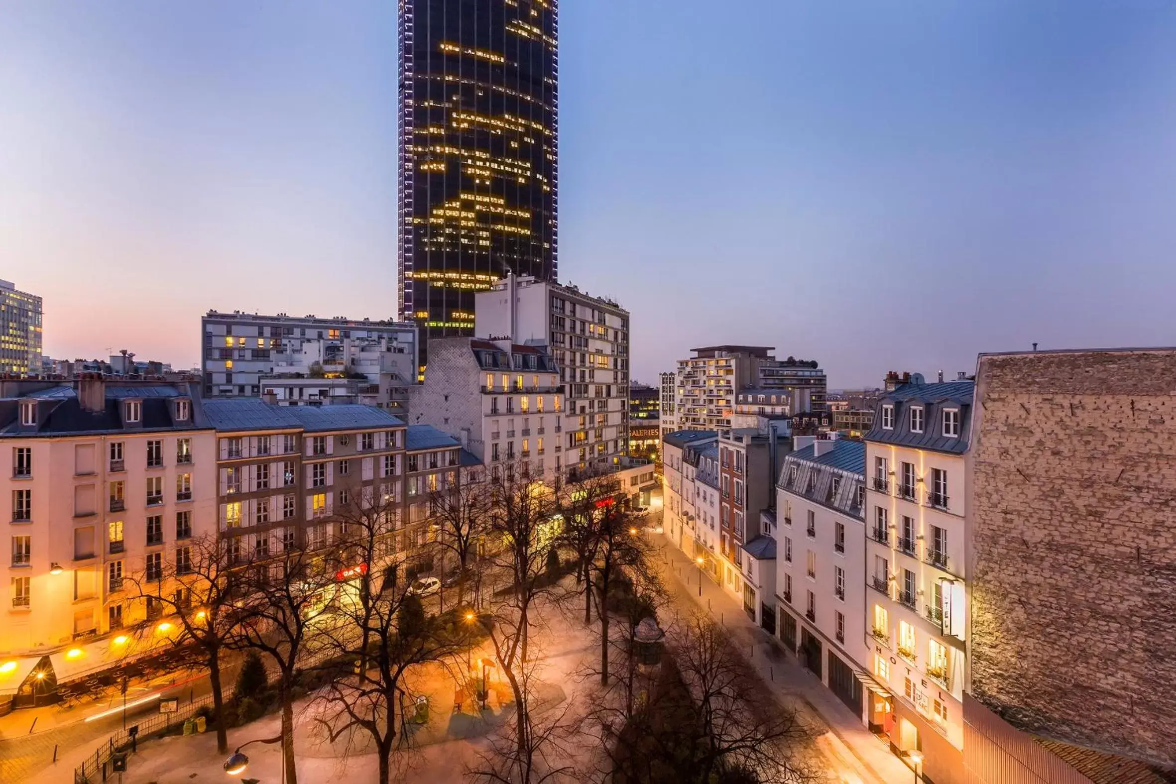 Property building in Hôtel du Parc Montparnasse