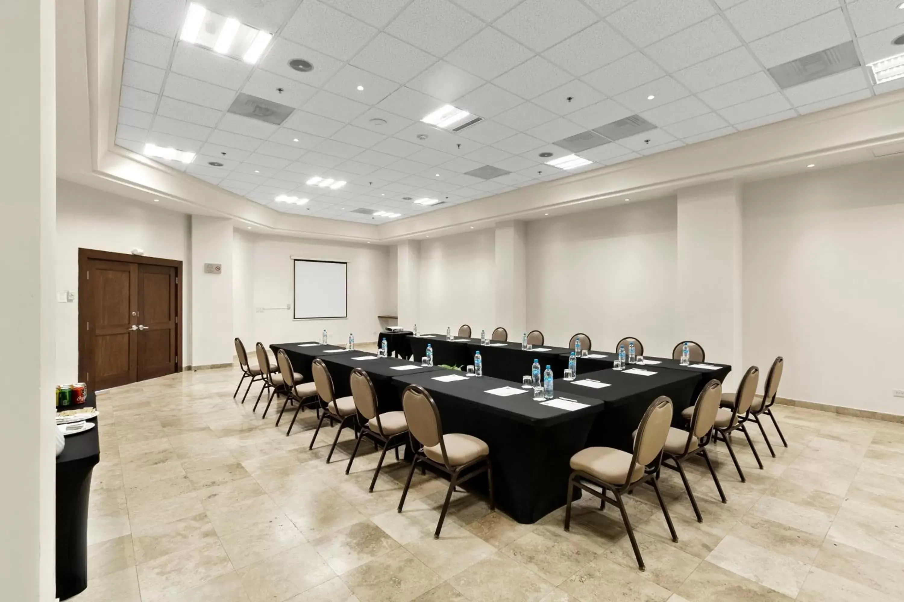 Meeting/conference room in Hotel Aeropuerto Los Cabos