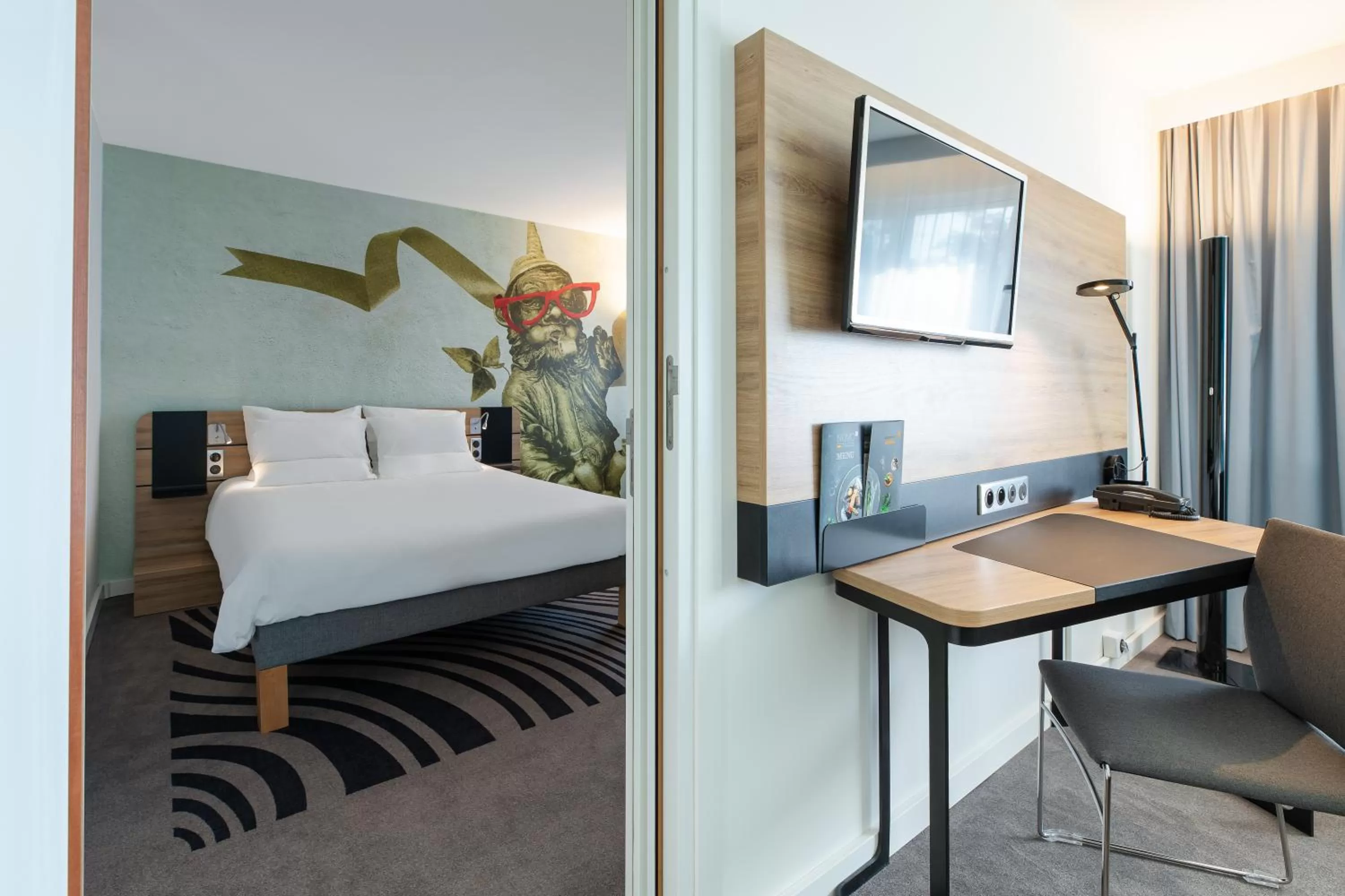 Photo of the whole room, Bed in Novotel Wrocław City