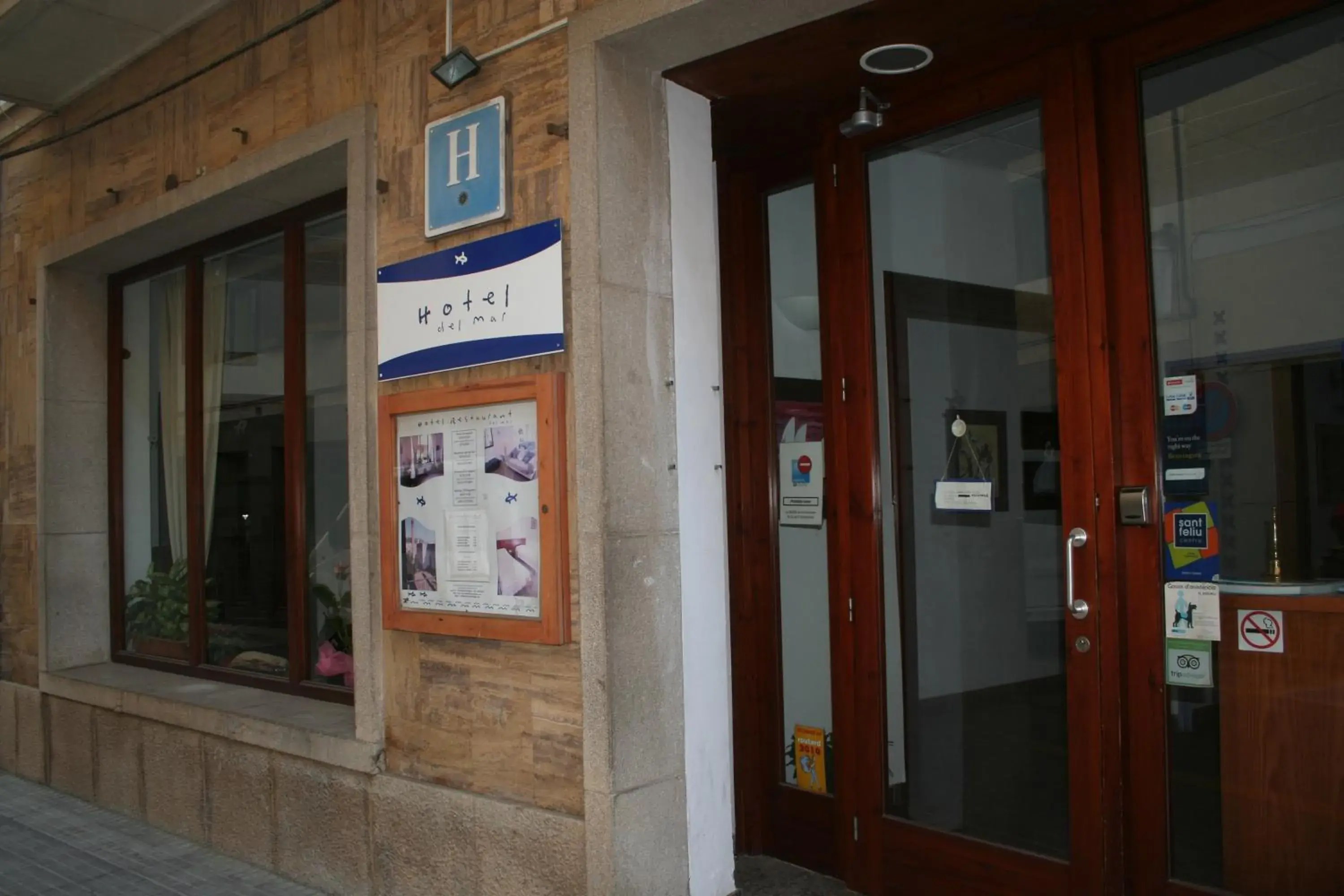 Facade/entrance in Hotel del Mar