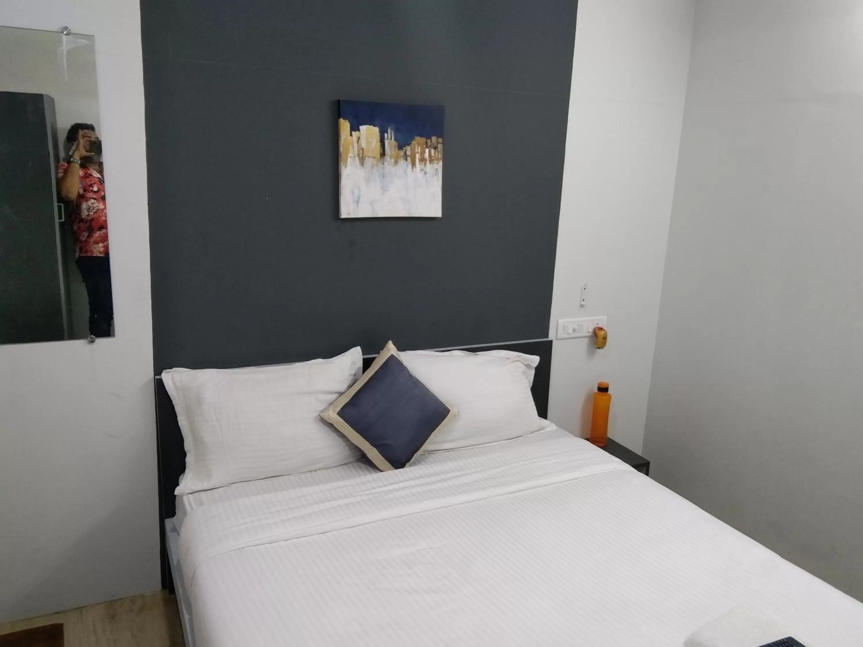 Bed in Silver Cloud Hotel Sholinganallur