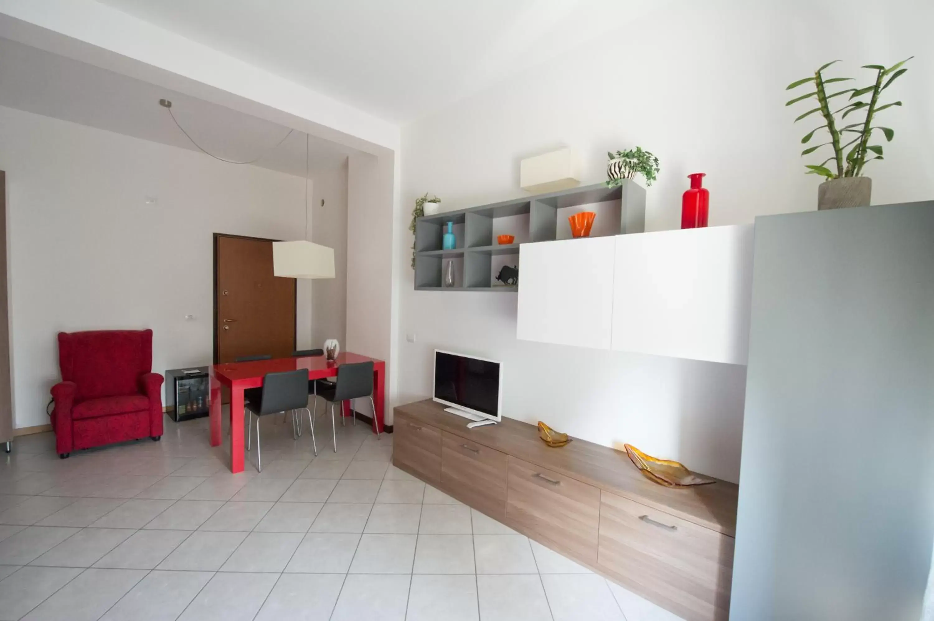 Dining area, TV/Entertainment Center in Residenza Cenisio