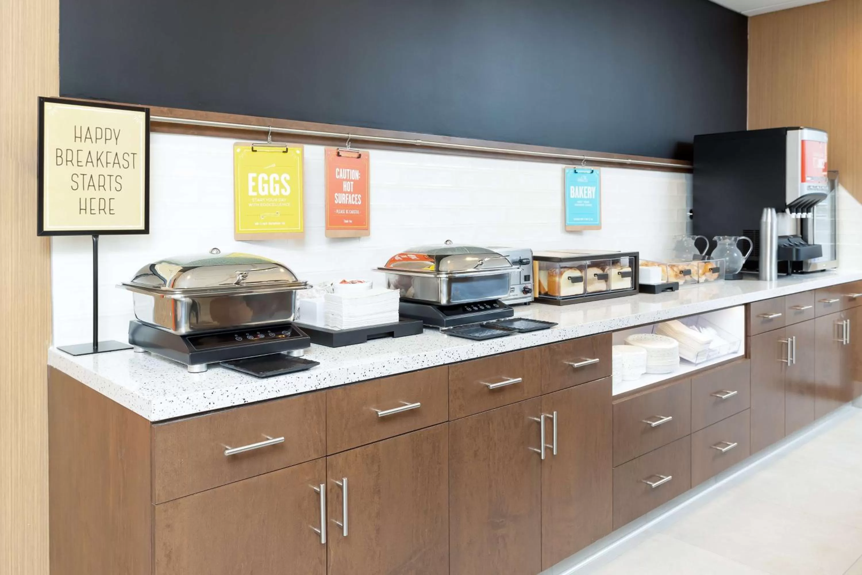 Breakfast in Hampton Inn & Suites Santa Rosa Sonoma Wine Country