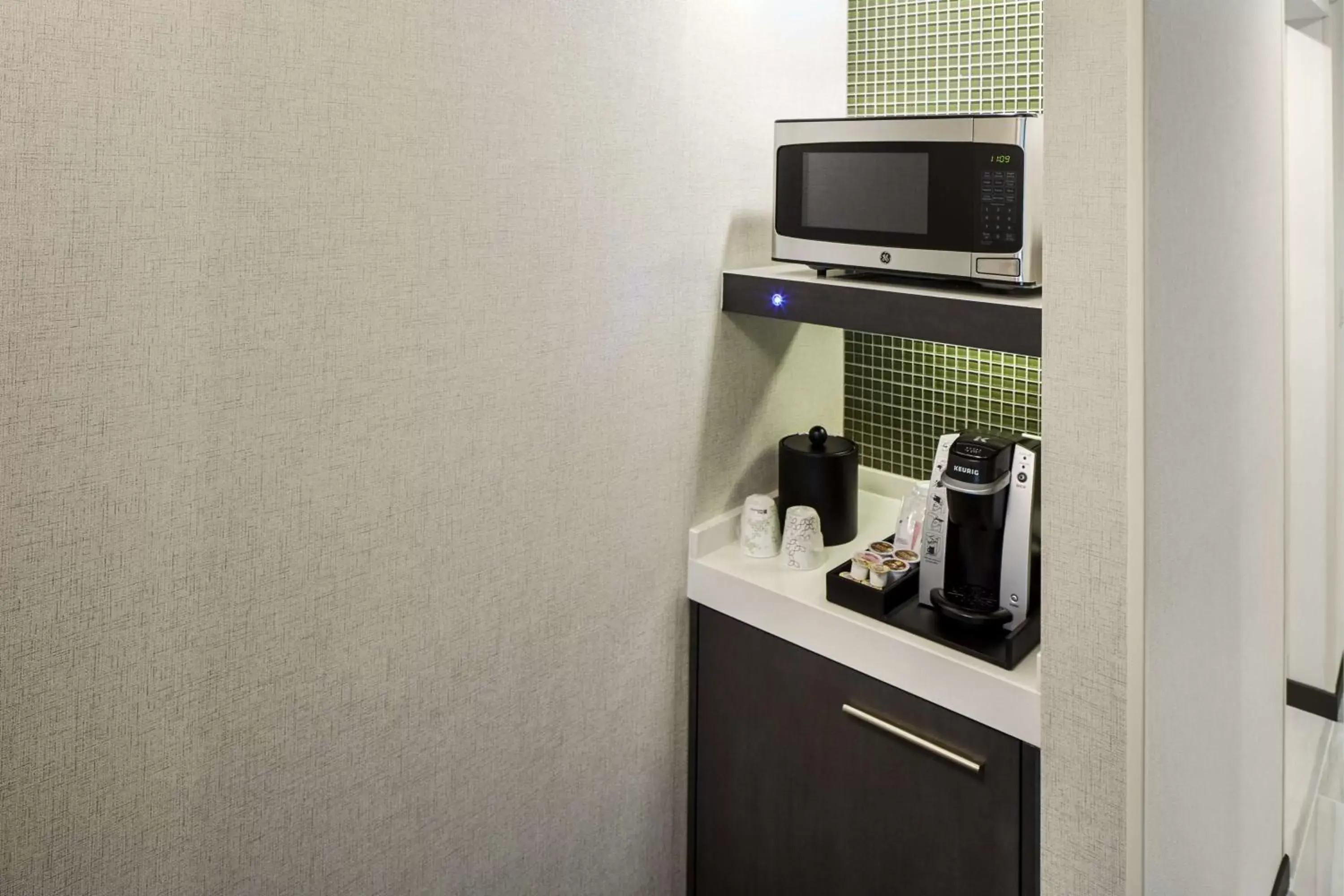 Photo of the whole room in Hilton Garden Inn Camden Waterfront Philadelphia Photo of the whole room in Hilton Garden Inn Camden Waterfront Philadelphia