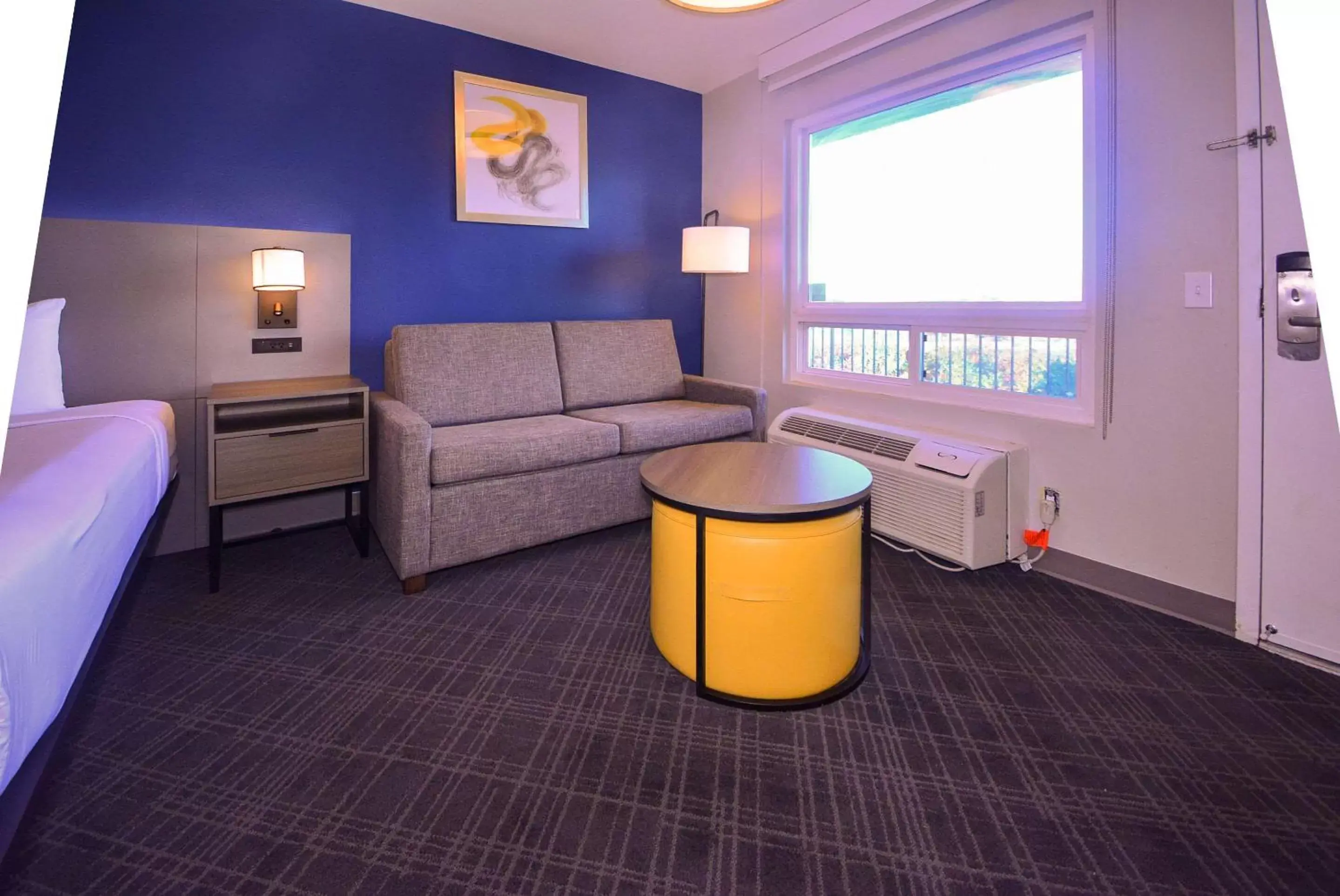 Bedroom, Seating Area in Quality Inn Encinitas Near Legoland