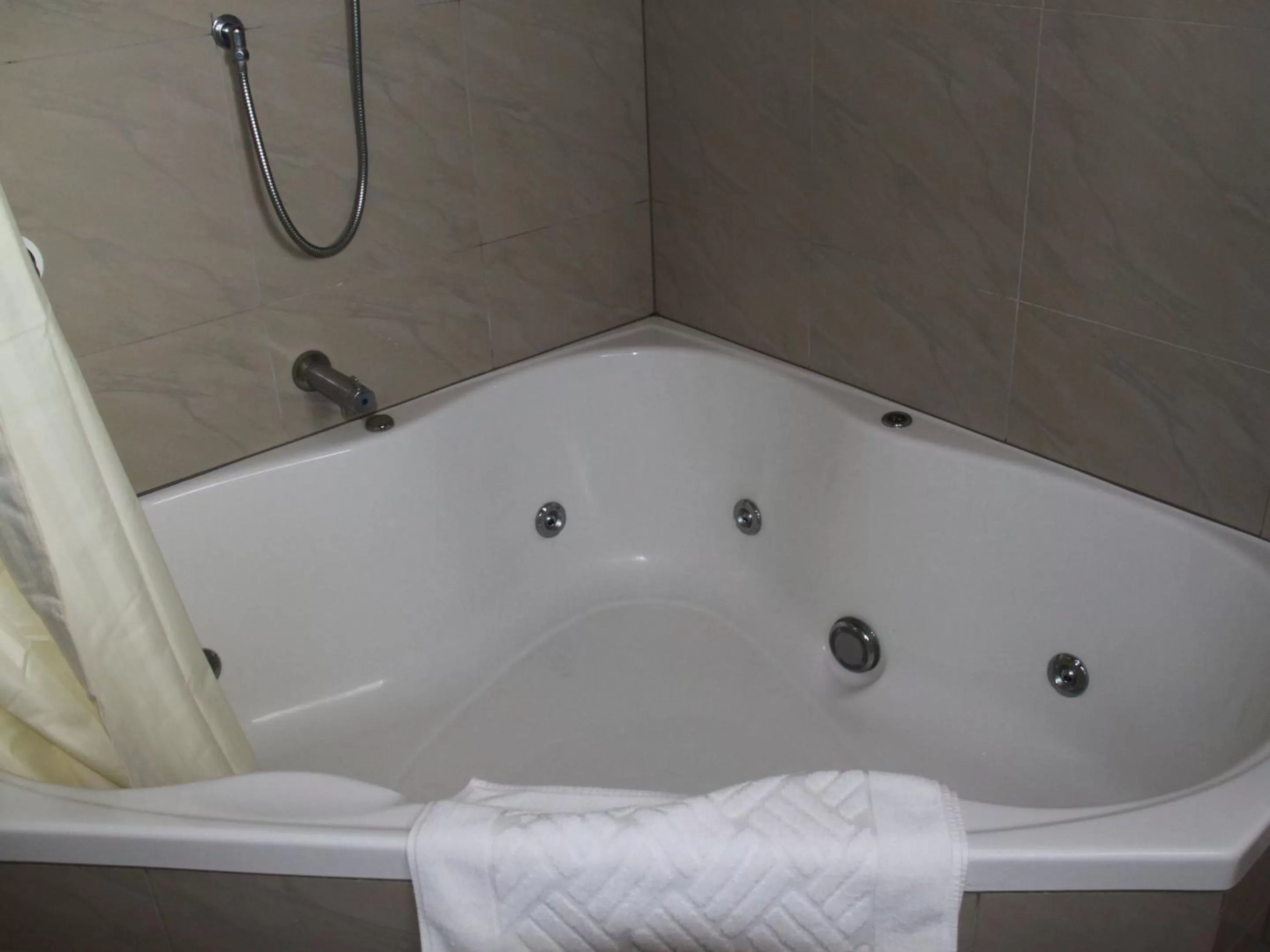 Hot Tub in ASURE Camelot Arms Motor Lodge