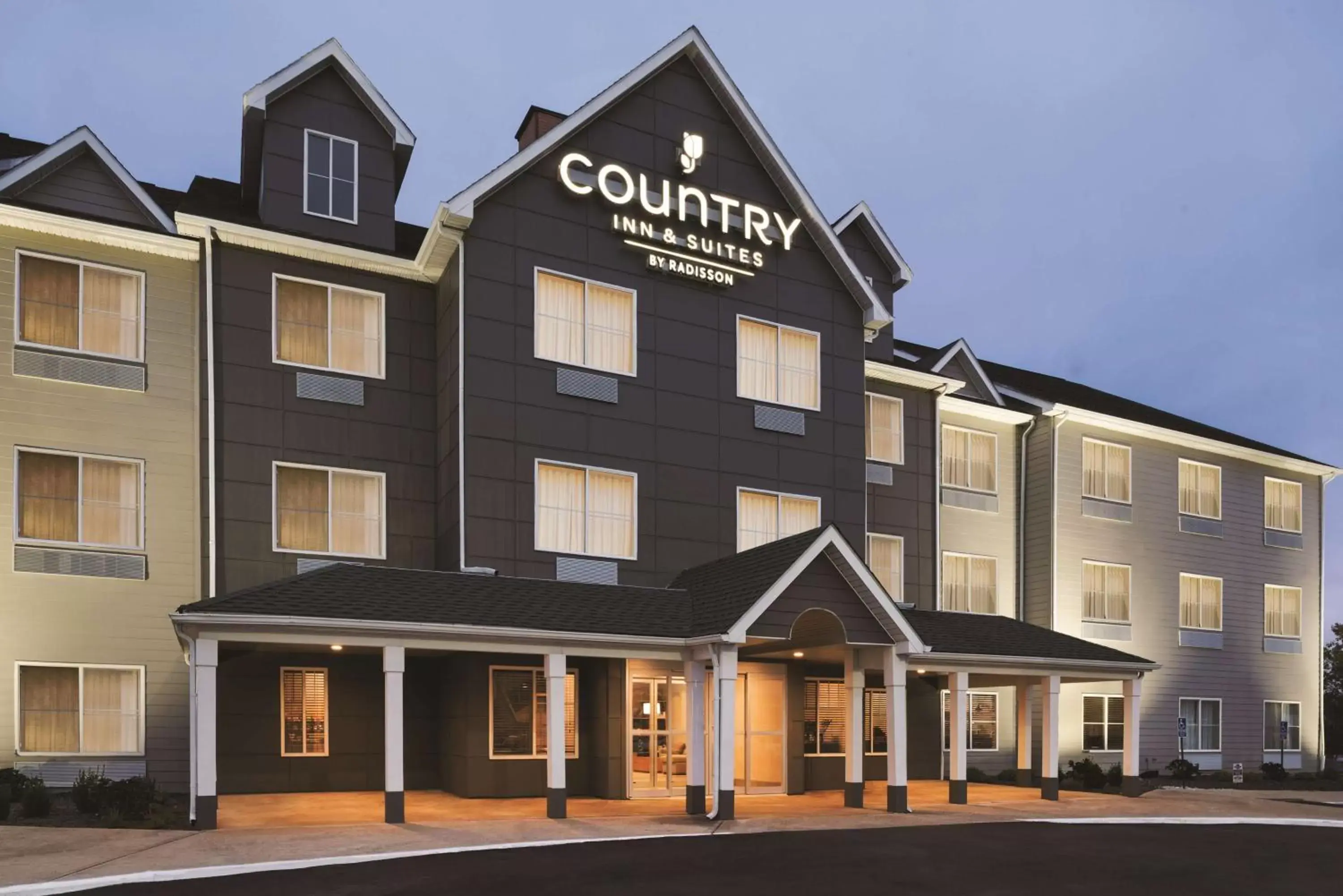 Property Building in Country Inn & Suites by Radisson, Indianapolis South, IN