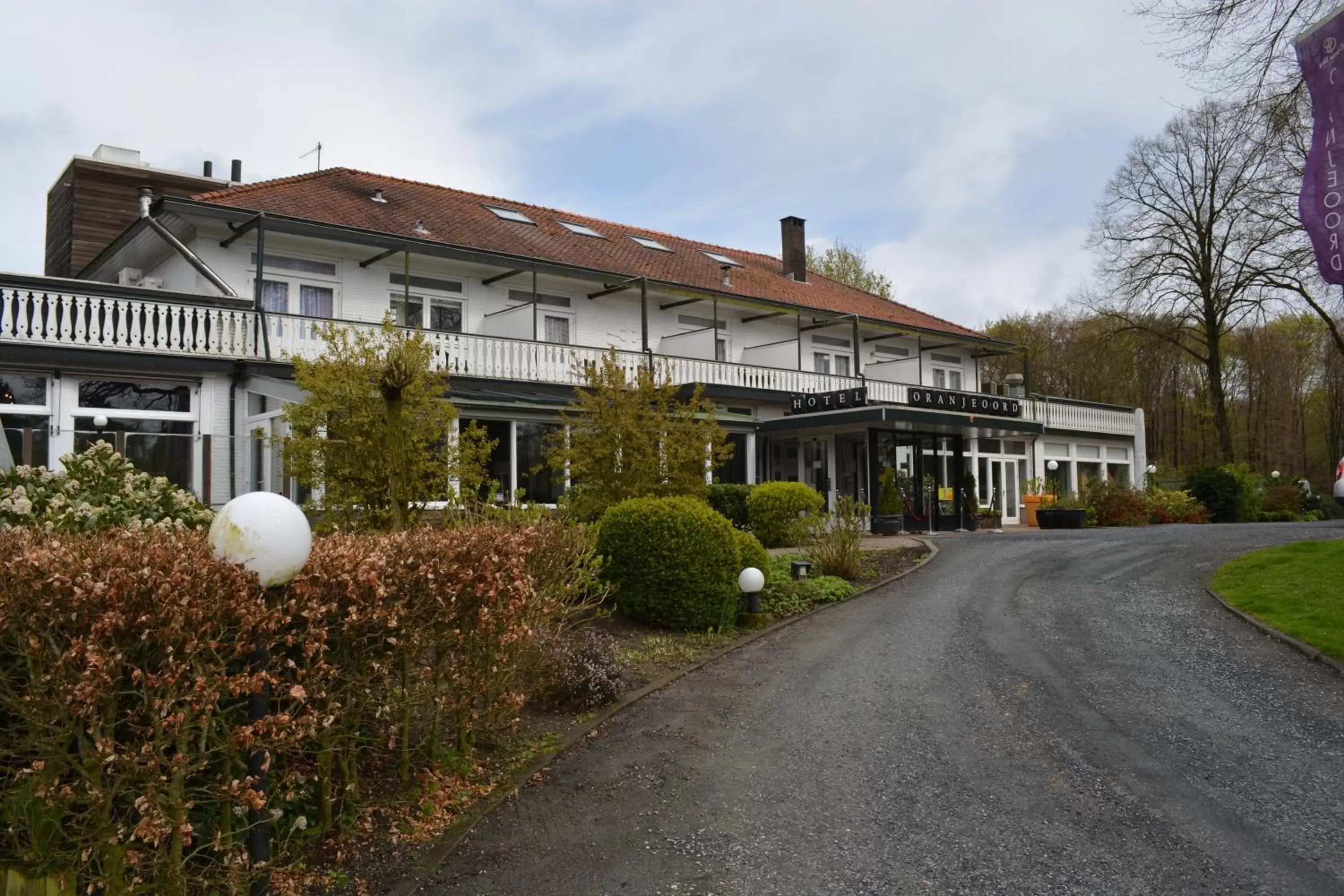 Facade/entrance, Property Building in Hotel Oranjeoord