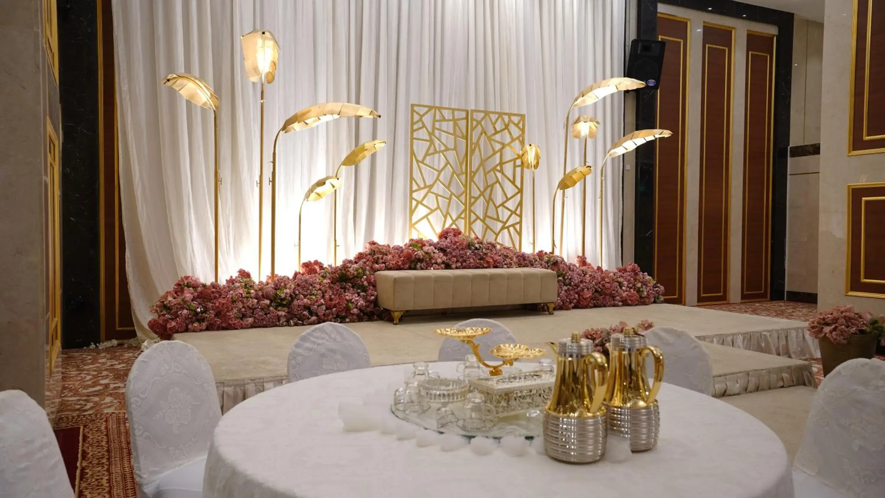 Banquet/Function facilities, Restaurant/Places to Eat in Address Al Hamra Hotel
