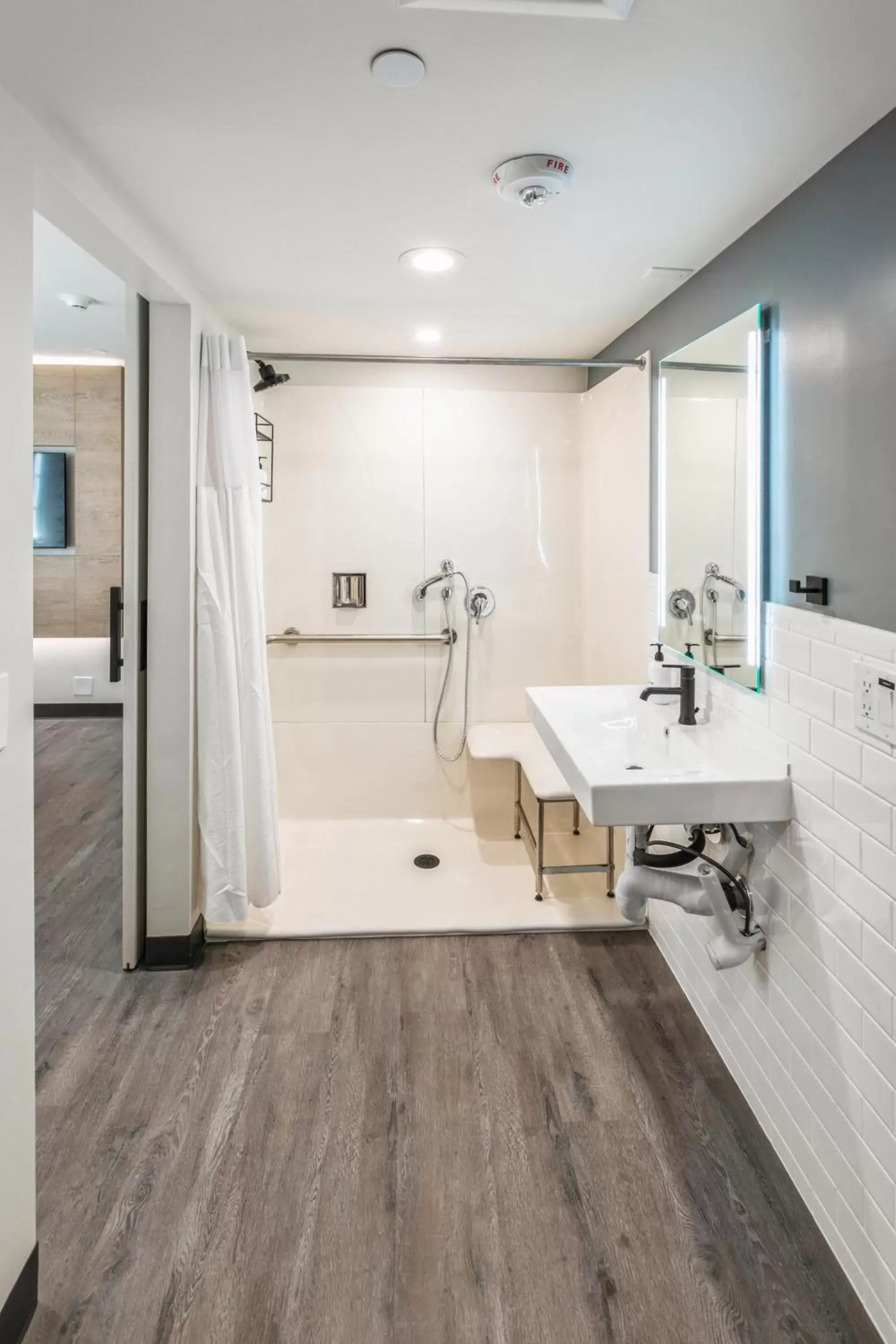Shower, Bathroom in Kasa Niche Hotel Redwood City