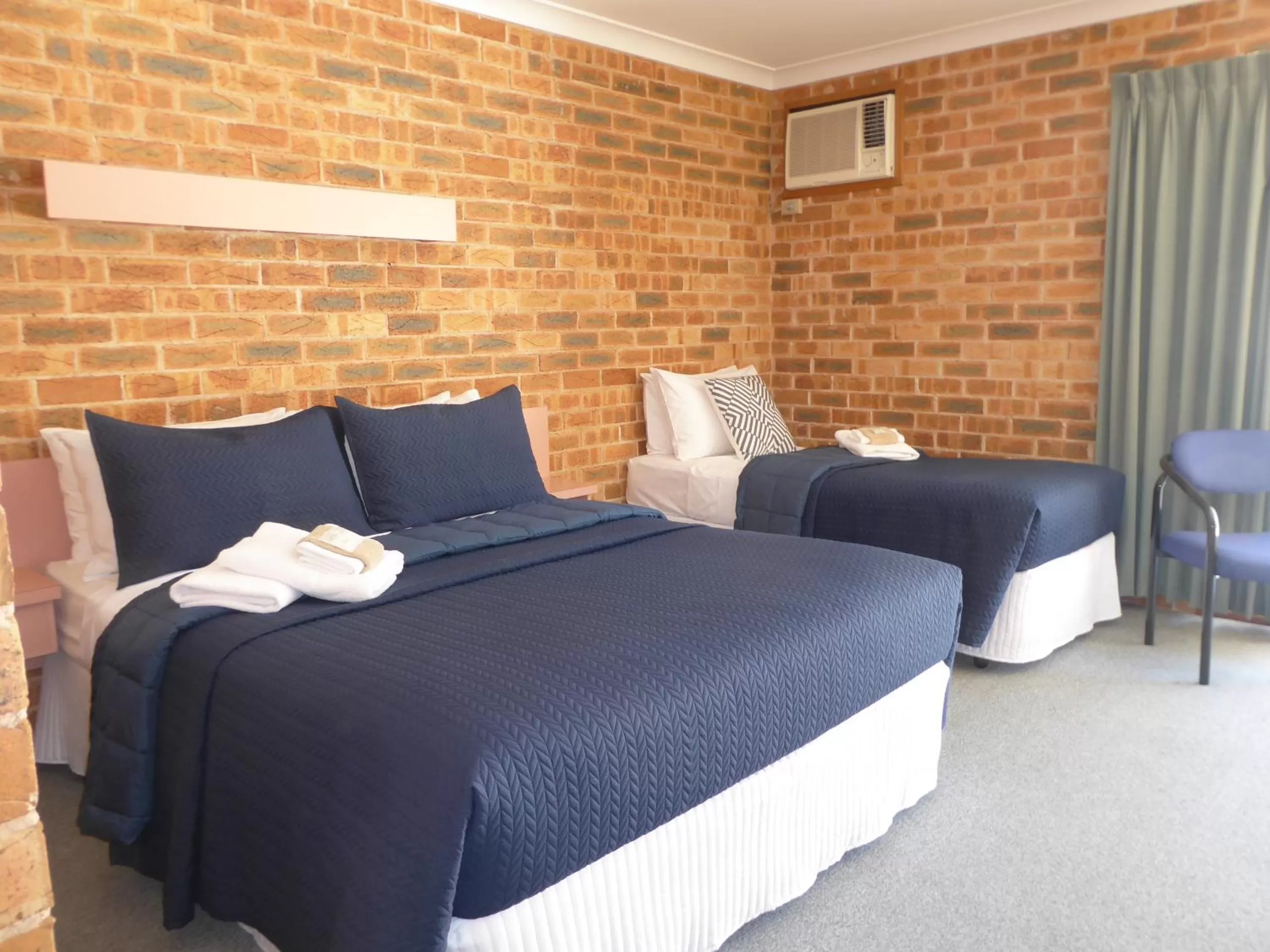 Bed in The Lydoun Motel