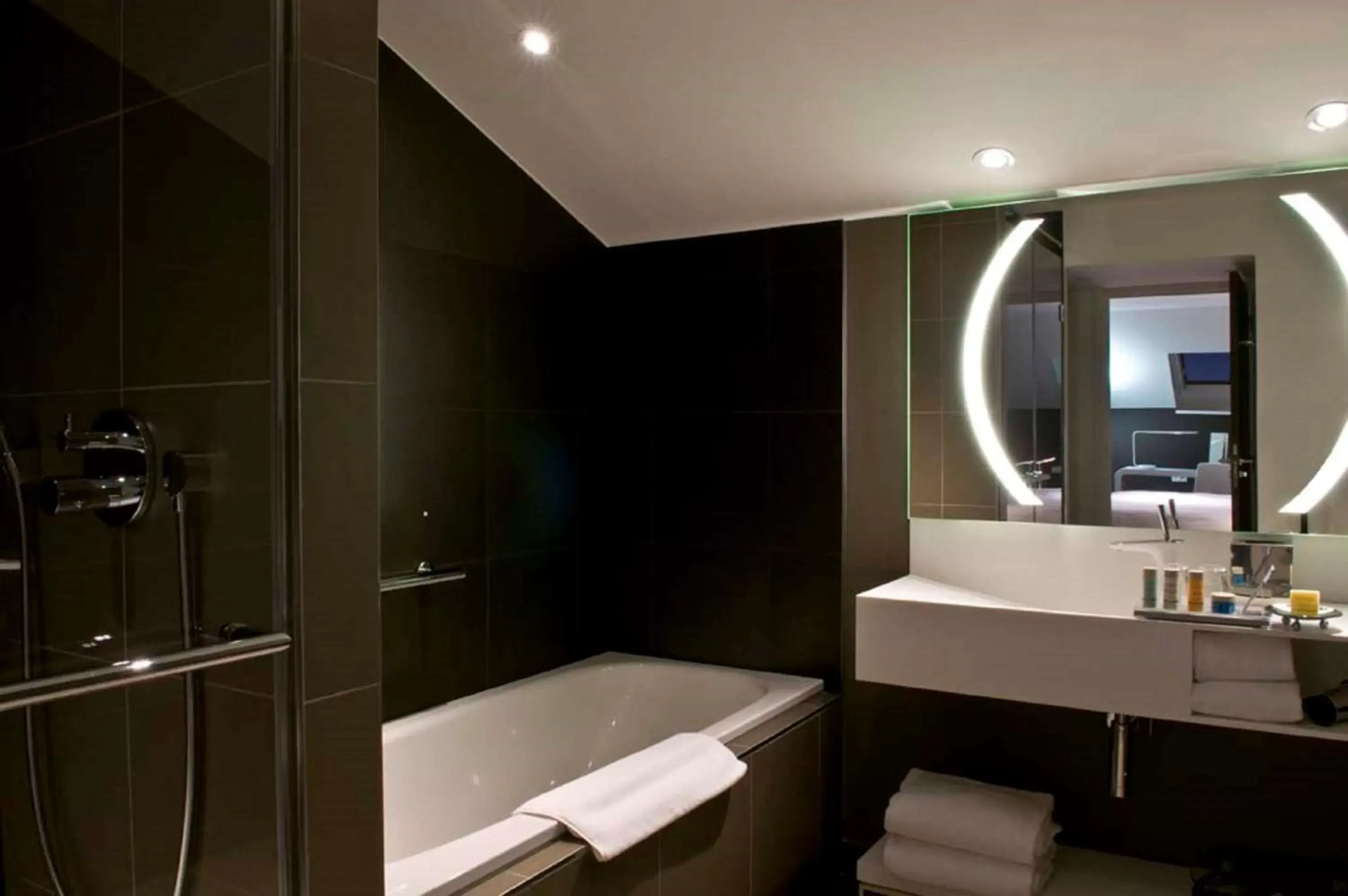 Bathroom in Radisson BLU Hotel Nantes