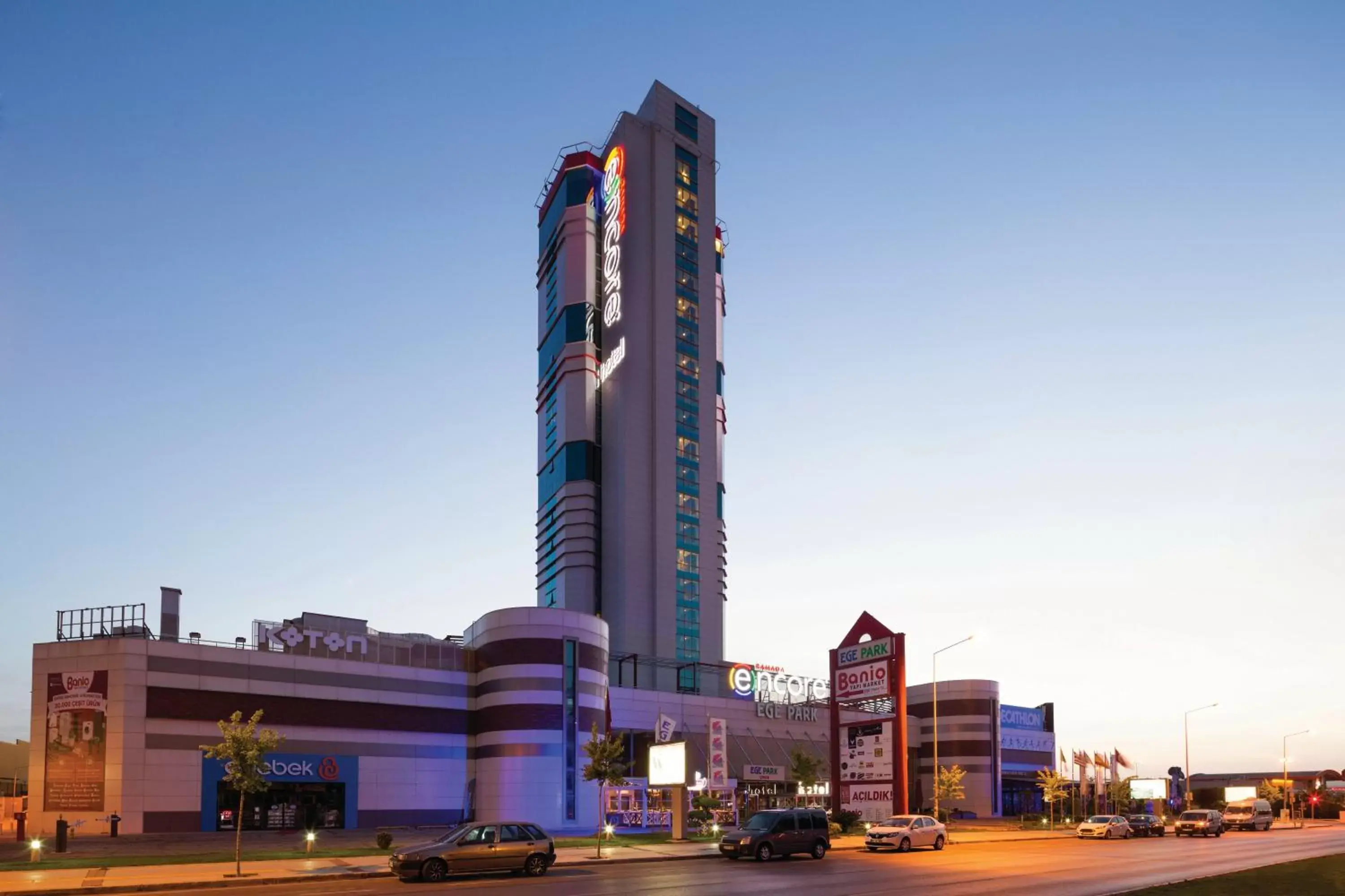 Property building in Ramada Encore by Wyndham Izmir Property building in Ramada Encore by Wyndham Izmir