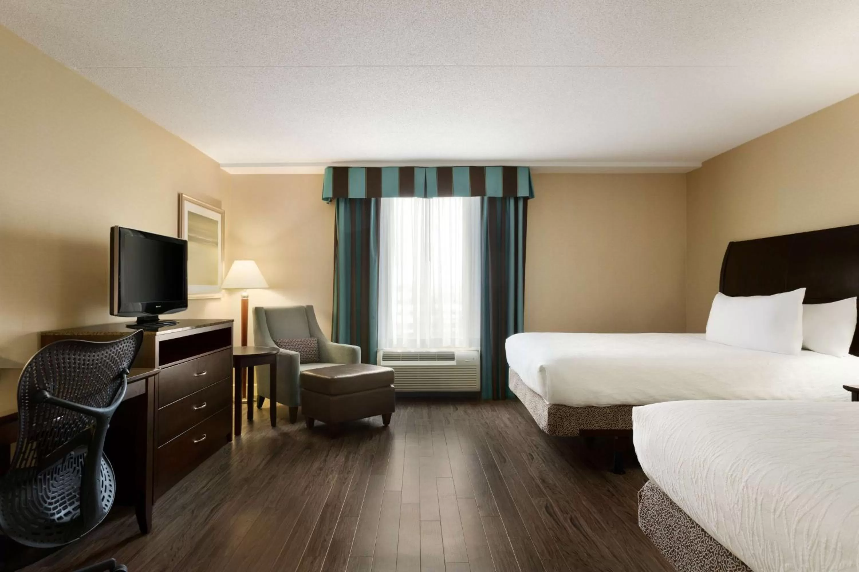 Bedroom, Bed in Hilton Garden Inn Toronto/Vaughan