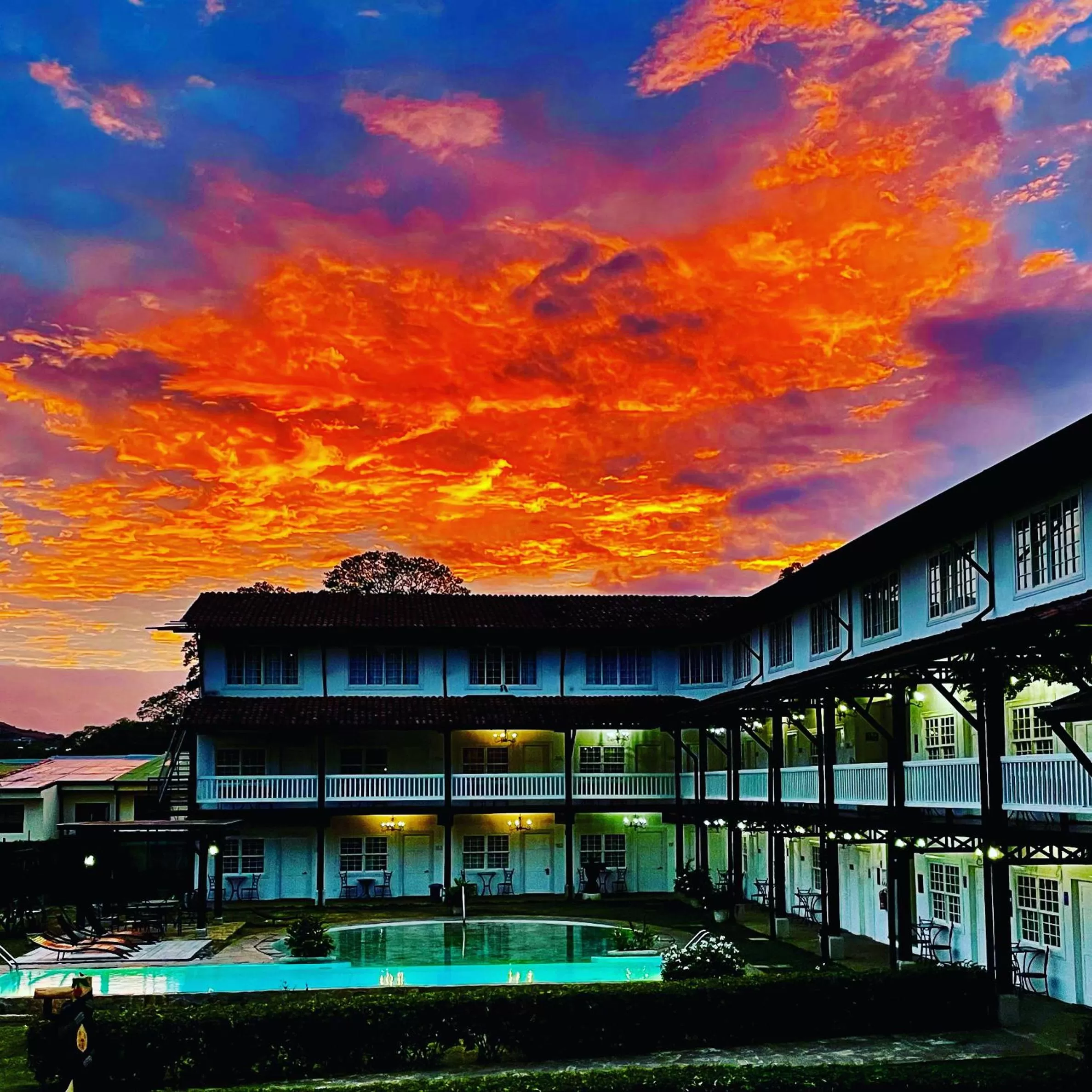 Swimming pool in Hotel Luisiana