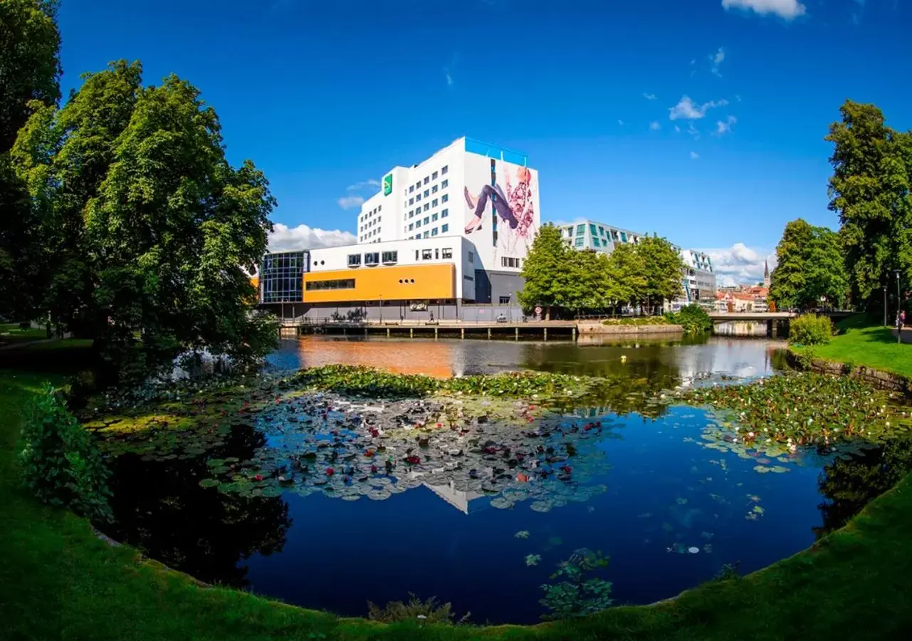 Facade/entrance in Quality Hotel Grand, Borås