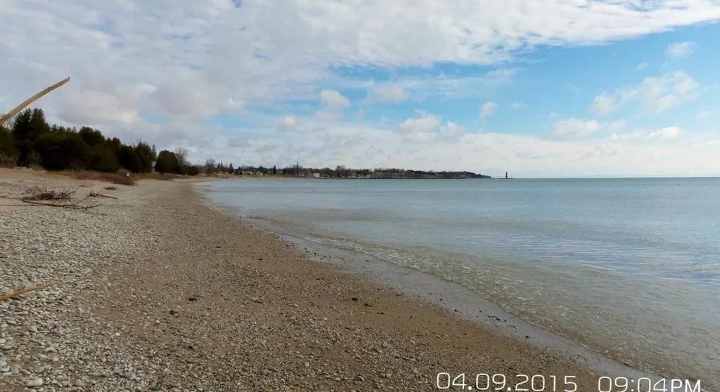 Day in Algoma Beach Motel