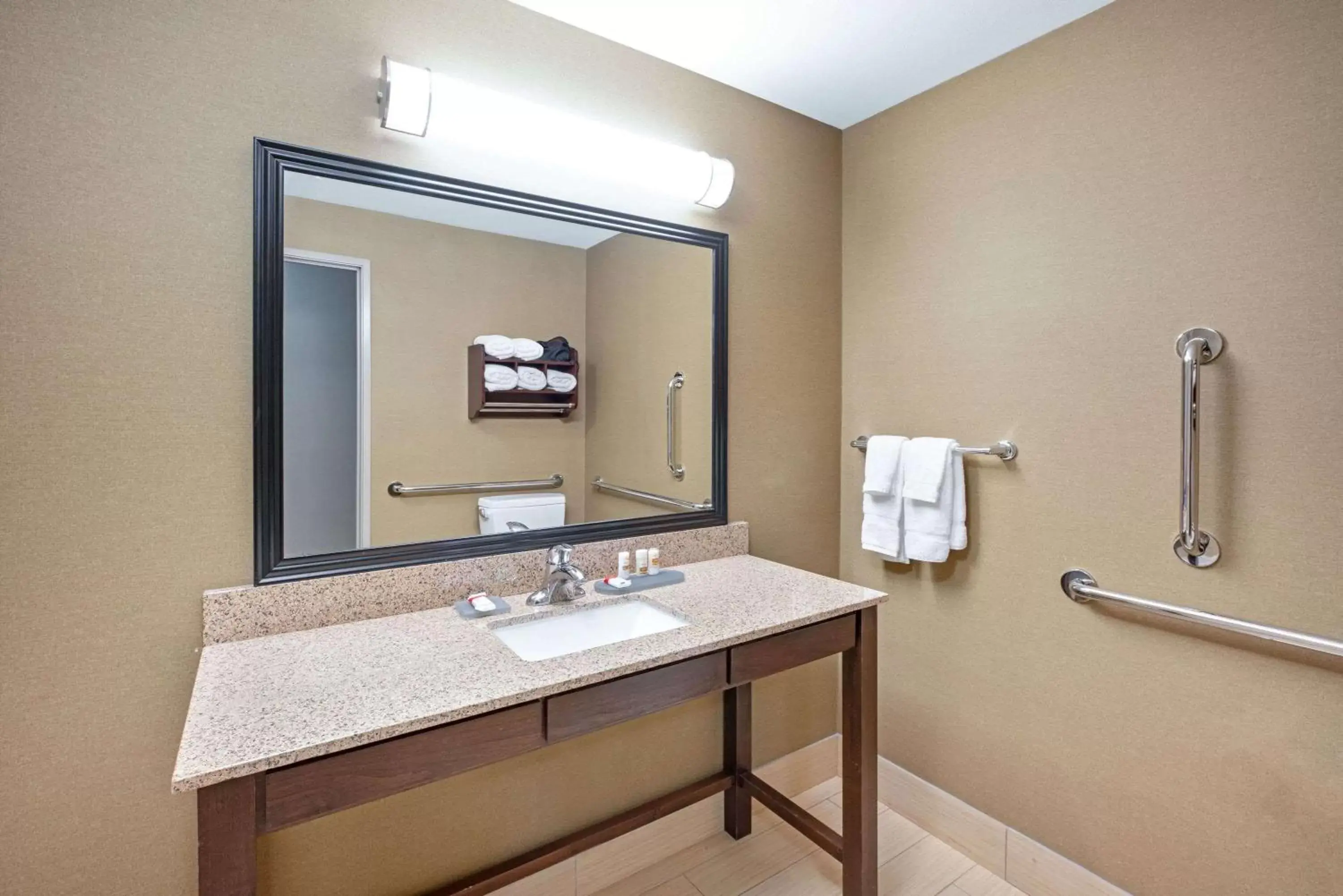 Bathroom in La Quinta by Wyndham Bellingham