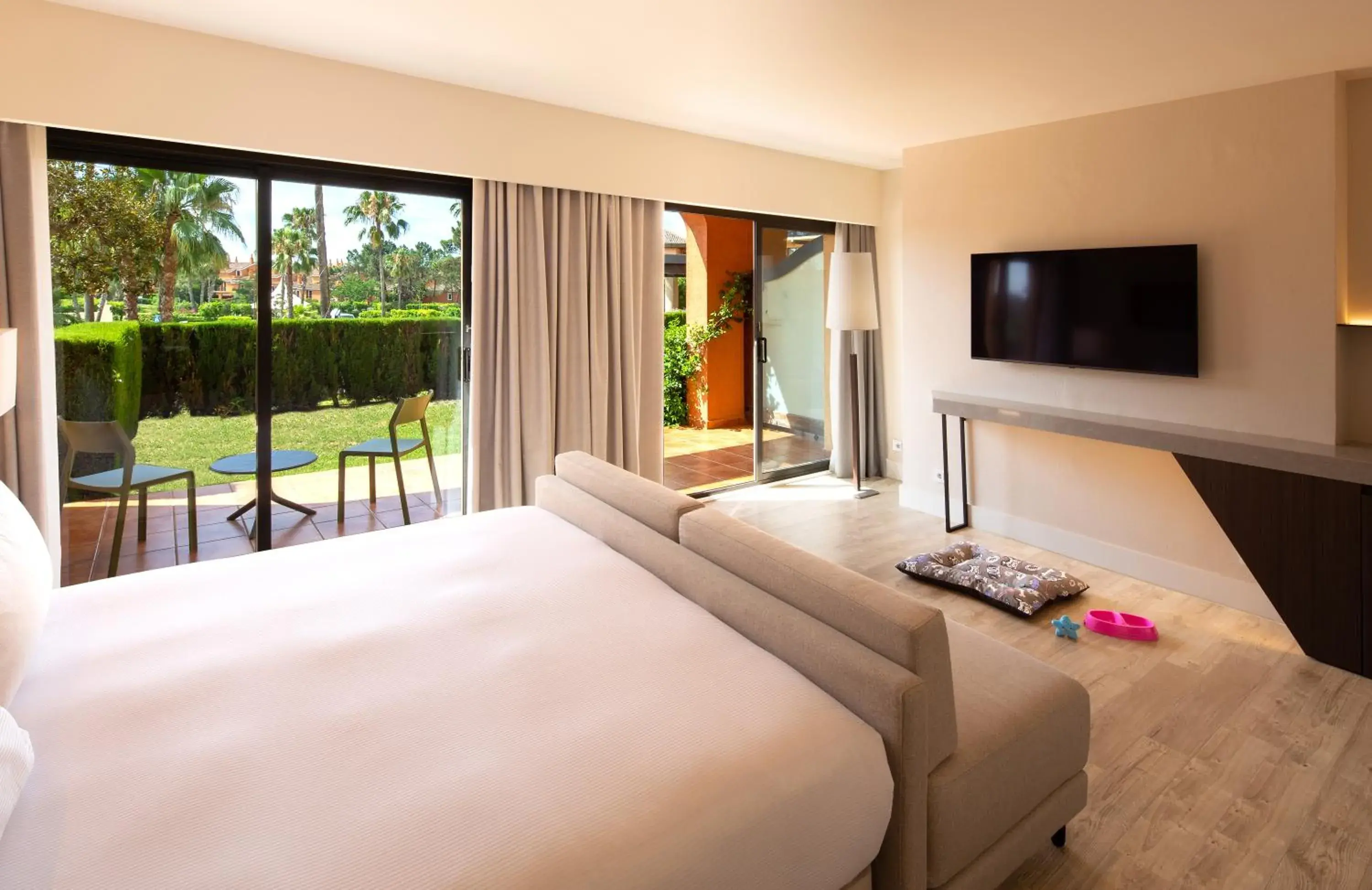 Property building, Bed in DoubleTree by Hilton Islantilla Beach Golf Resort