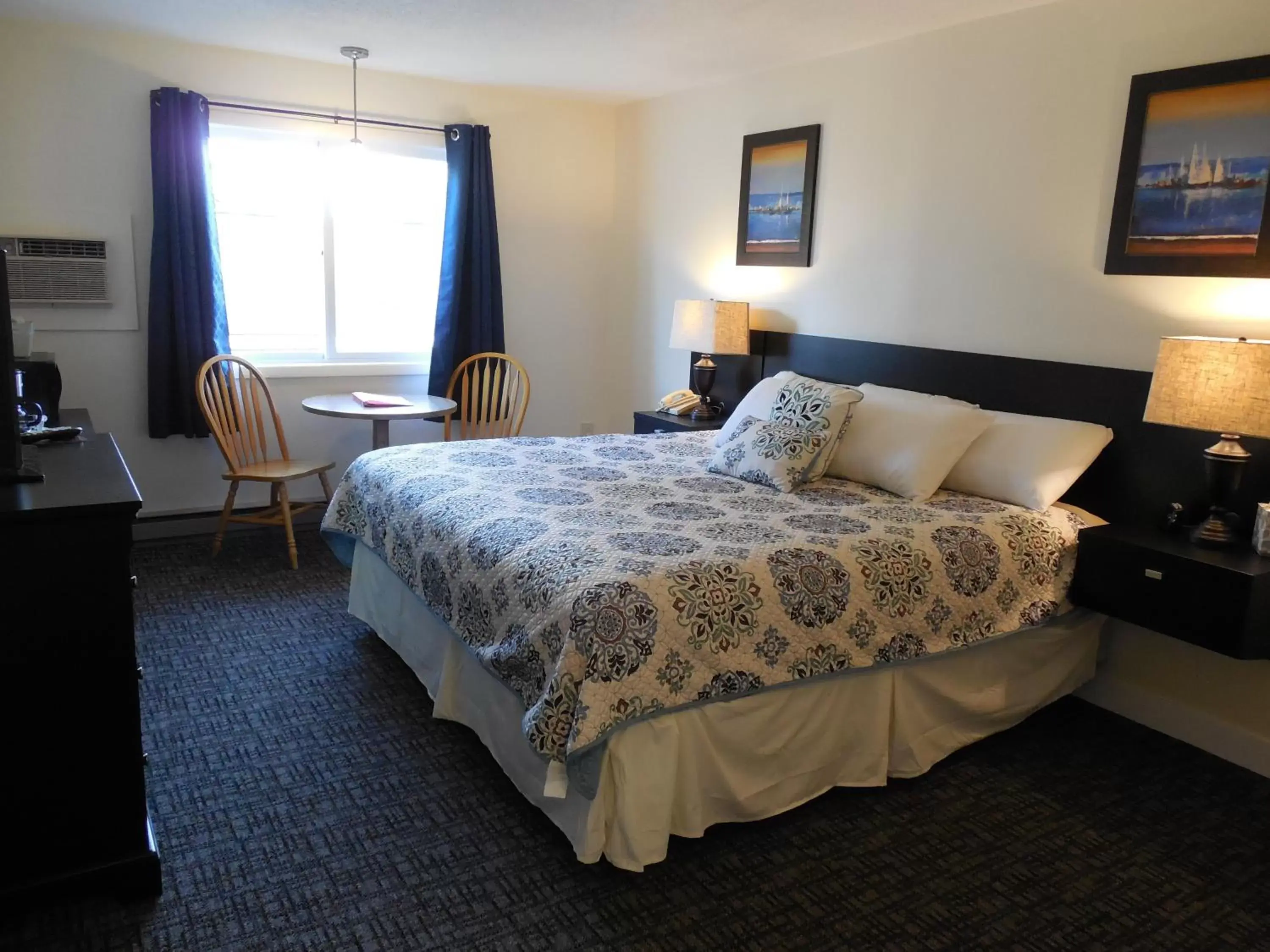 Day, Bed in Ludington Pier House