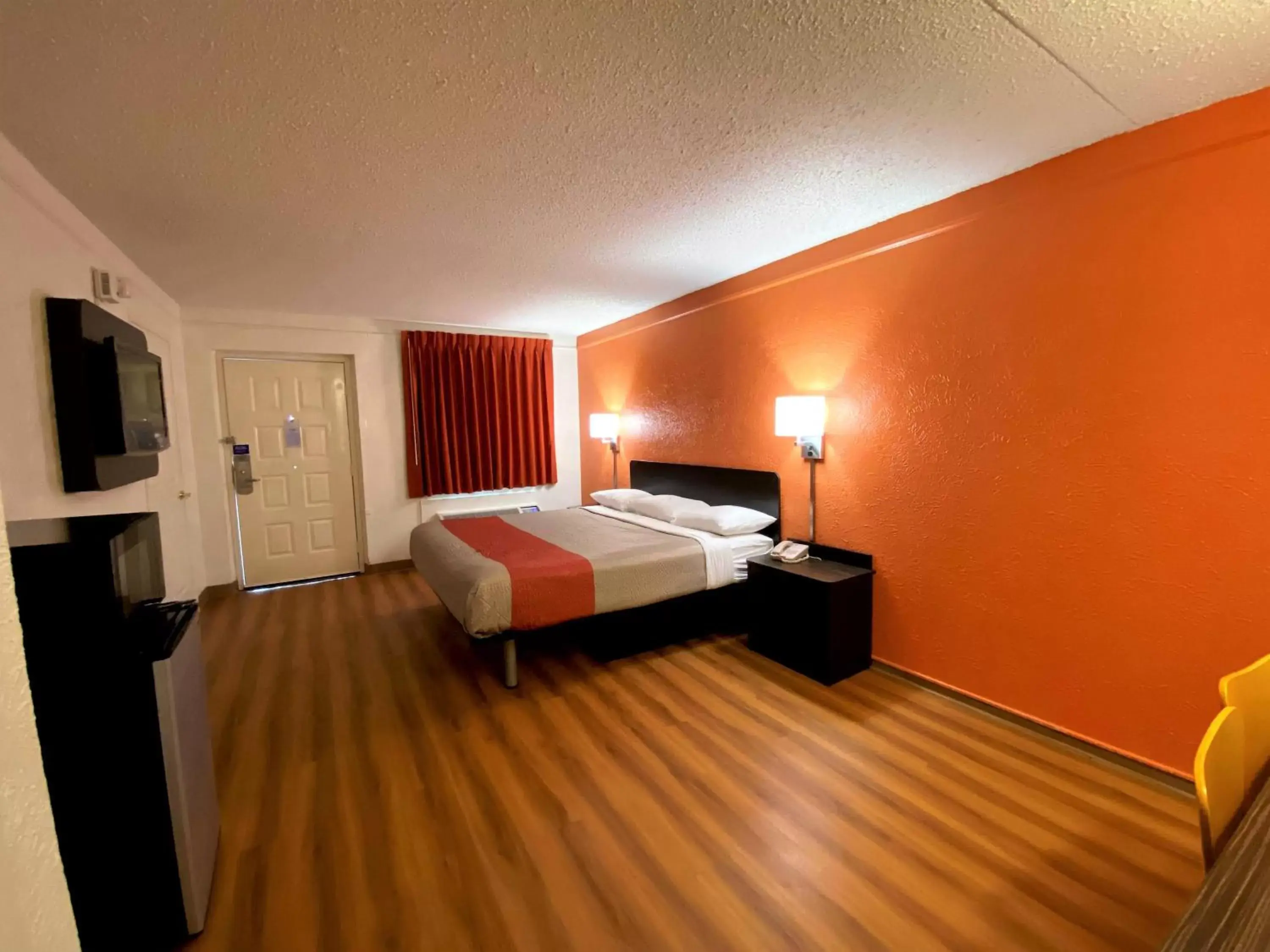Photo of the whole room, Bed in Motel 6-Beaumont, TX