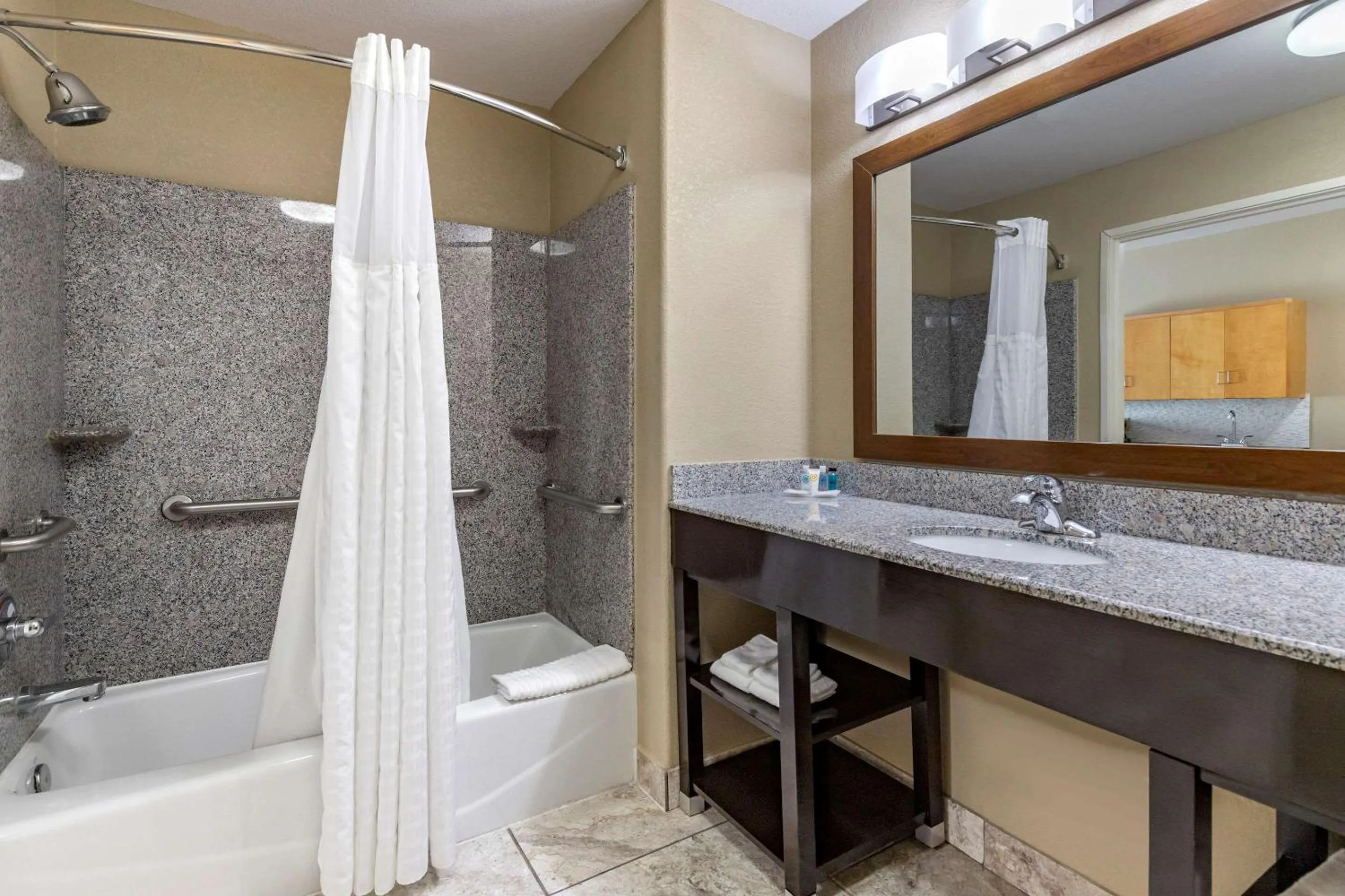 Bathroom in Comfort Suites Georgetown