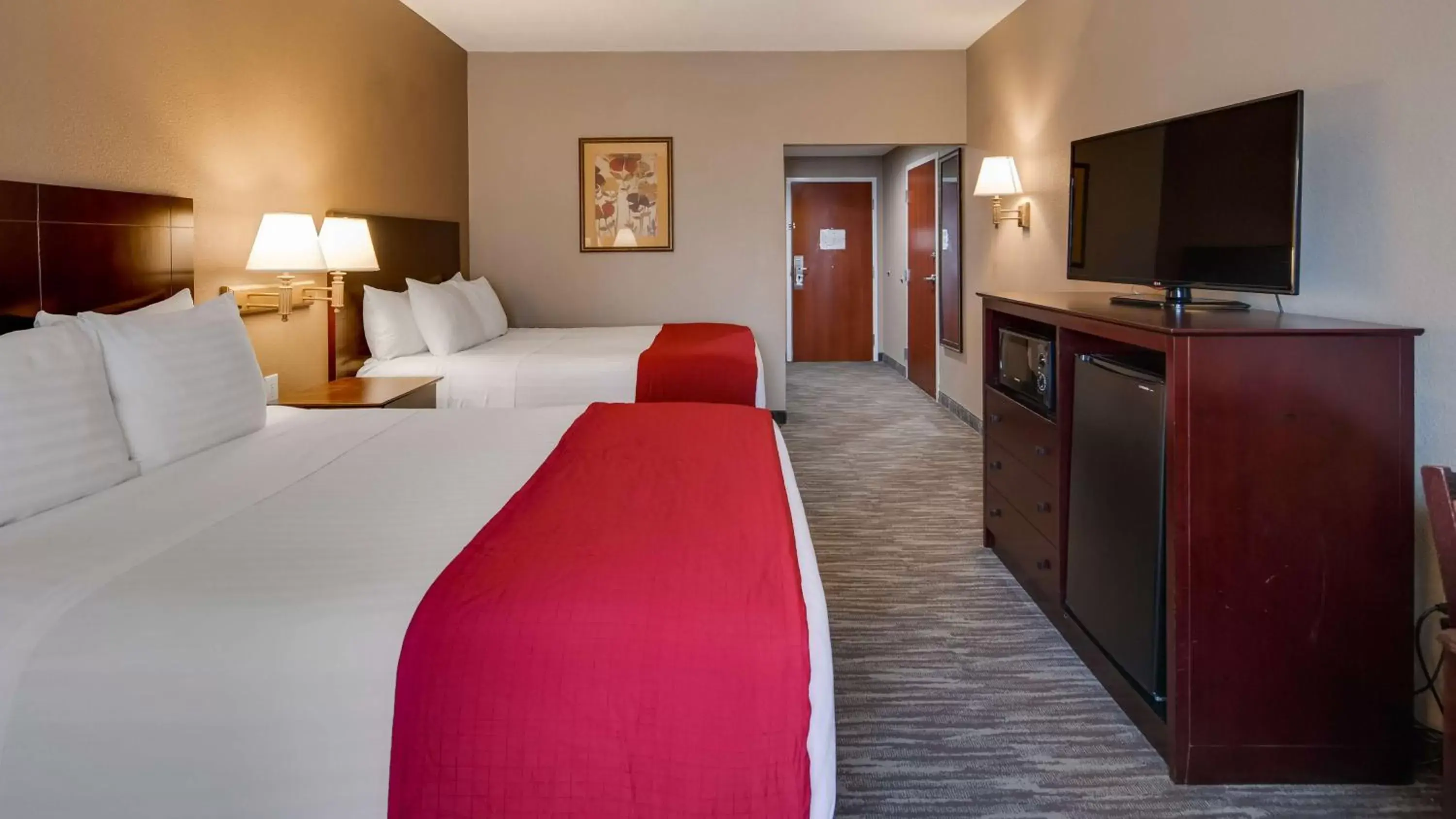 Photo of the whole room, Bed in Best Western Dayton Inn & Suites