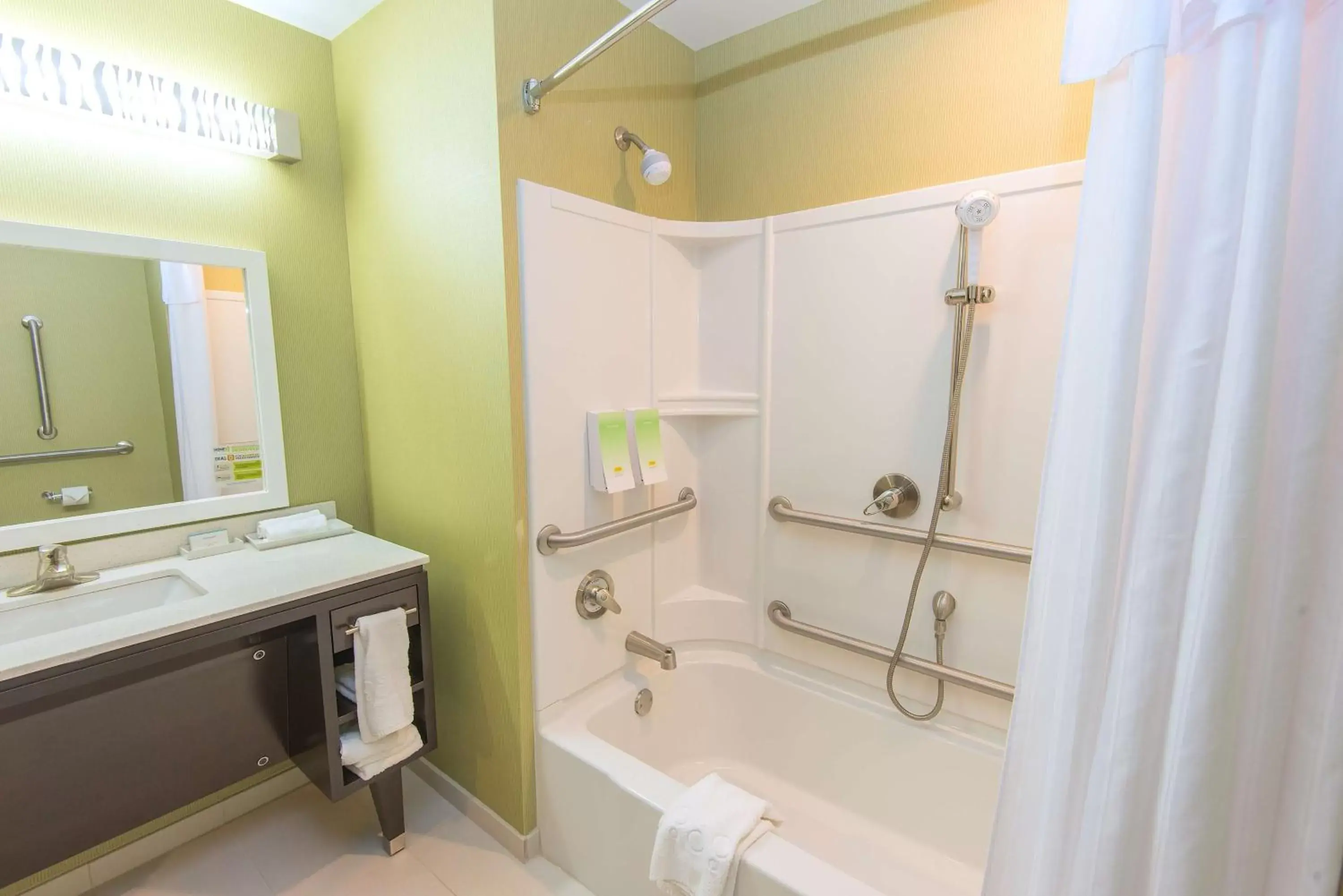 Bathroom in Home2 Suites by Hilton Lake City