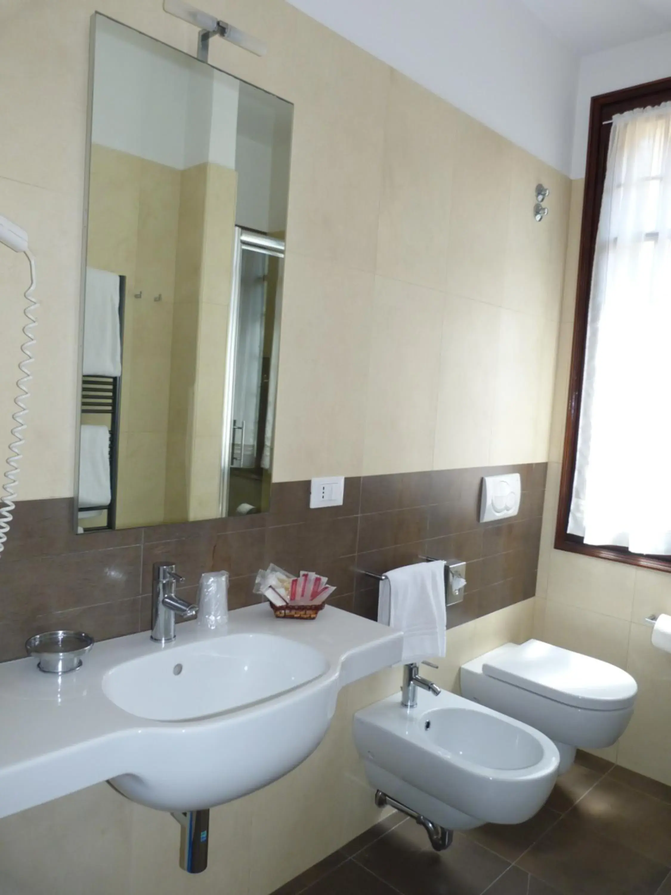 Bathroom in Hotel La Meridiana