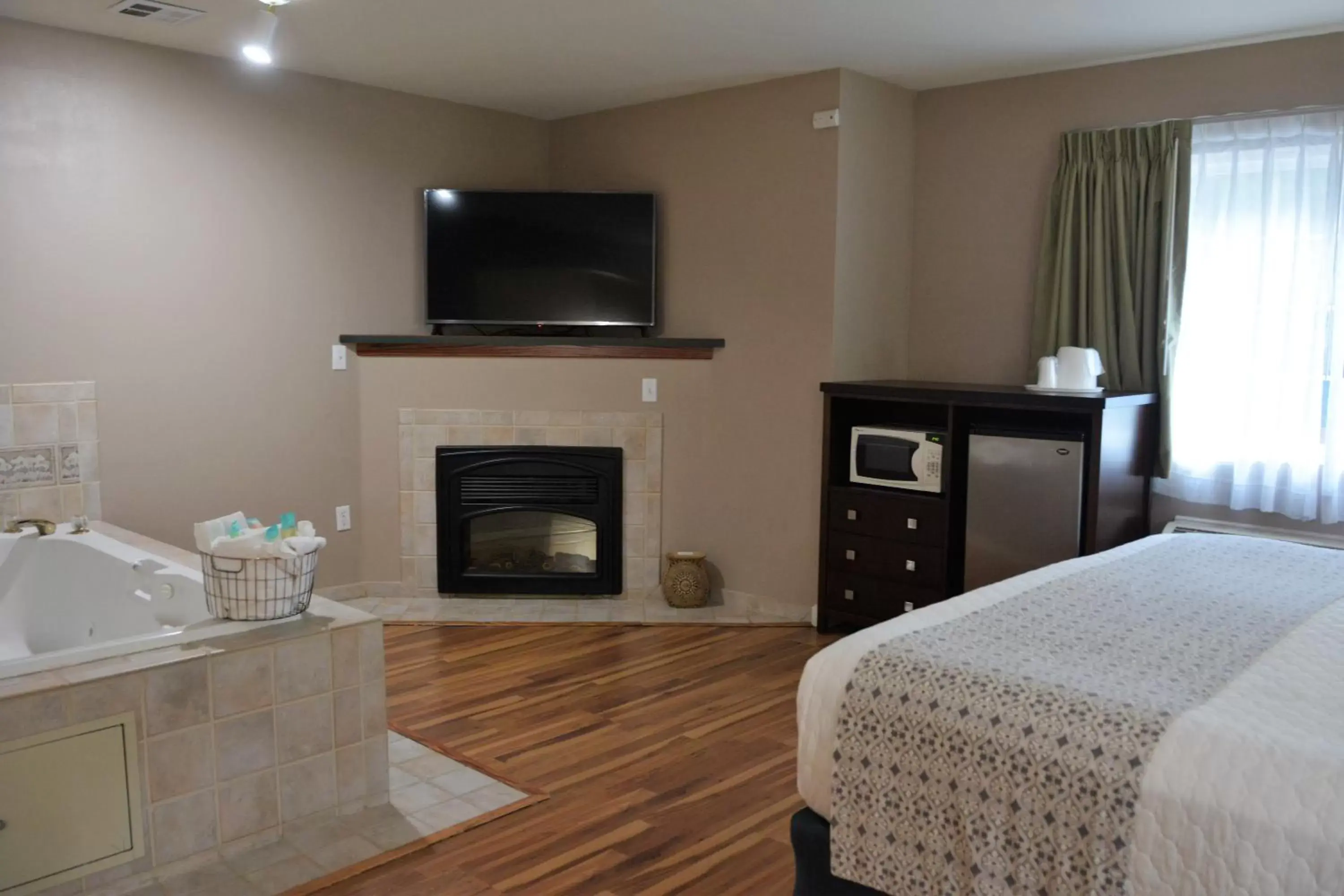 Bed in FairBridge Inn & Suites DuPont Bed in FairBridge Inn & Suites DuPont